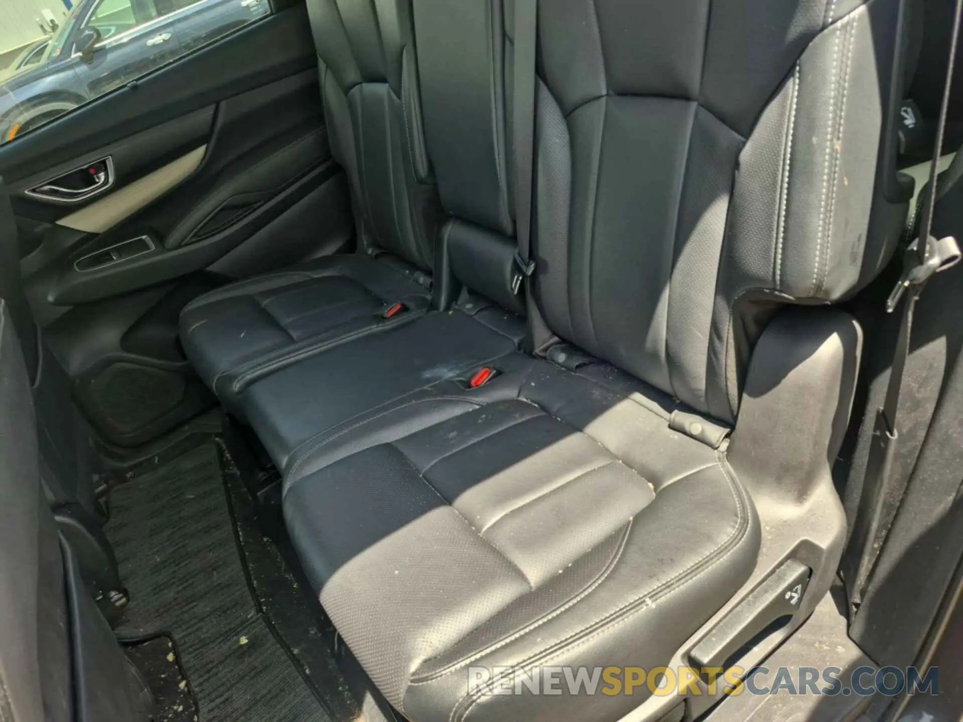 28 Photograph of a damaged car 4S4WMAKD1N3464498 SUBARU ASCENT 2022