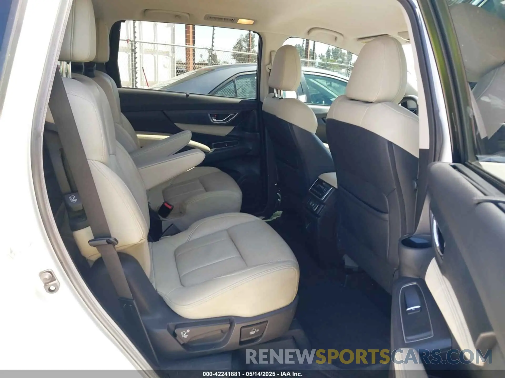 8 Photograph of a damaged car 4S4WMAMD1N3466572 SUBARU ASCENT 2022