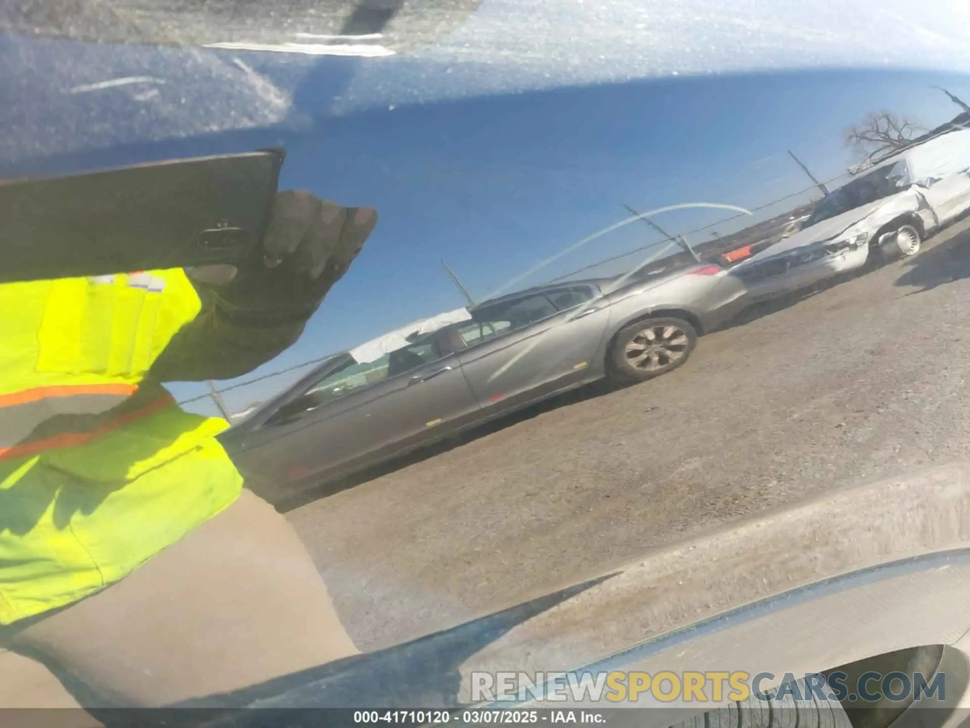 18 Photograph of a damaged car 4S4WMAPD8N3439963 SUBARU ASCENT 2022