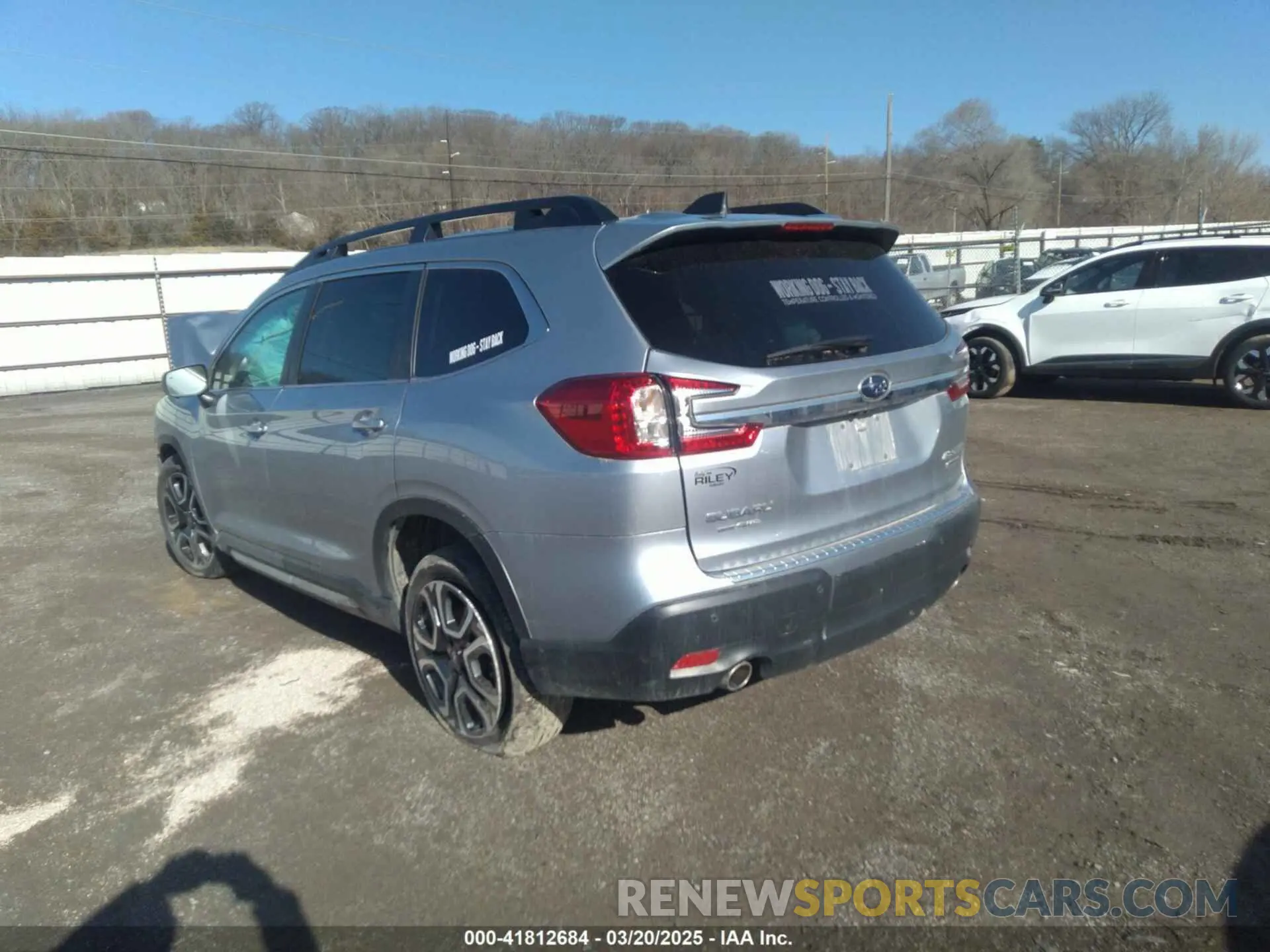 3 Photograph of a damaged car 4S4WMAUD3P3418901 SUBARU ASCENT 2023