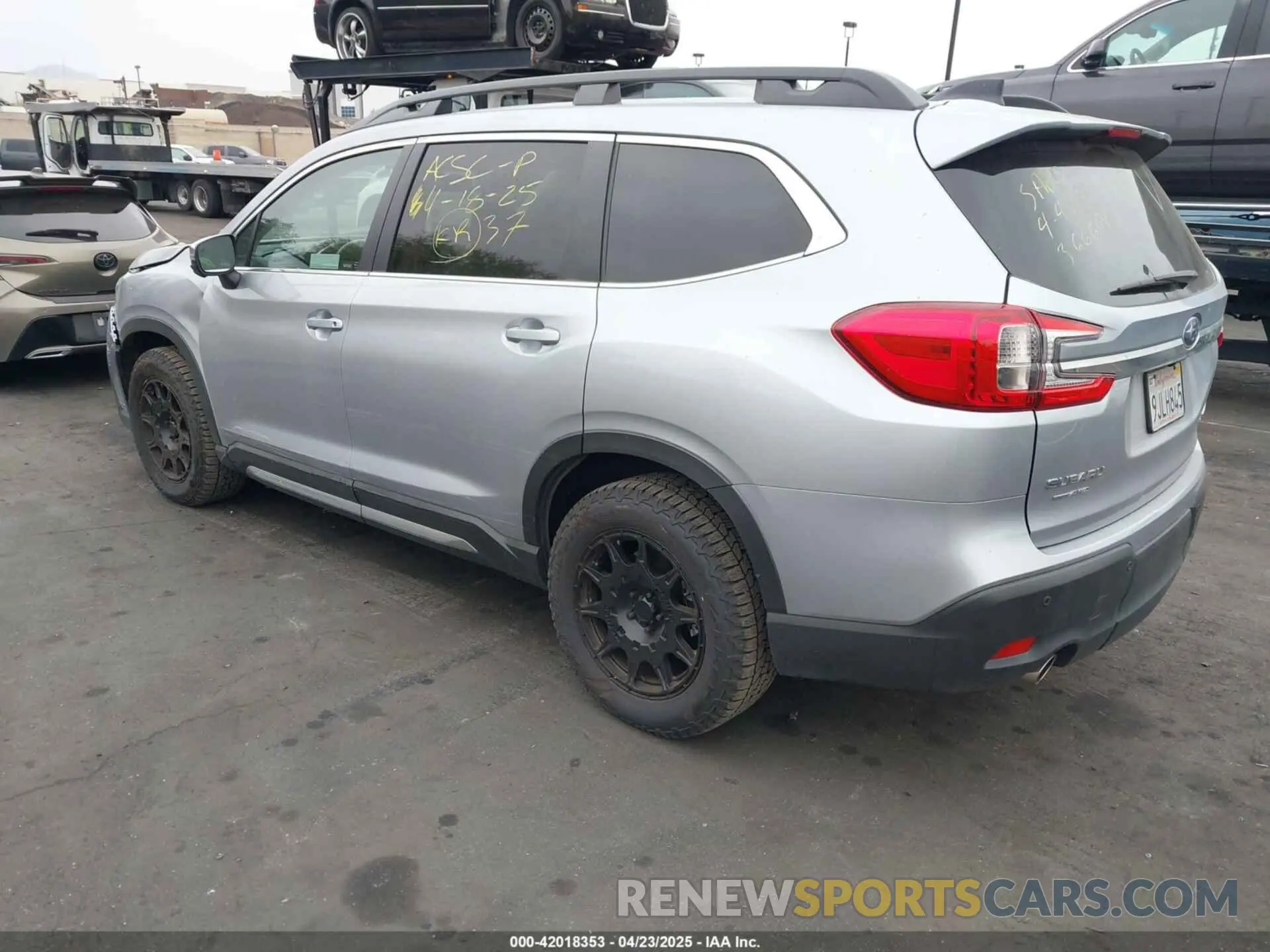3 Photograph of a damaged car 4S4WMAUD7P3464456 SUBARU ASCENT 2023