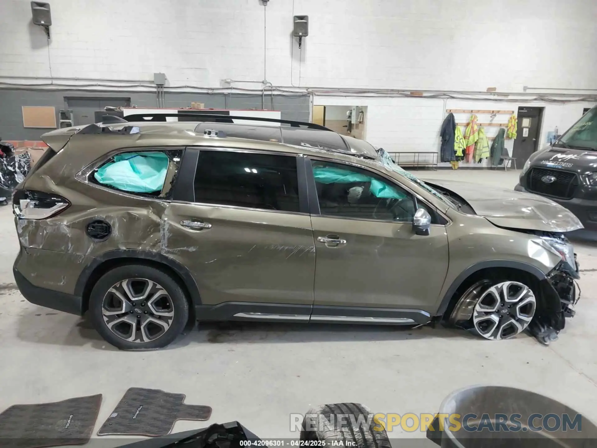 13 Photograph of a damaged car 4S4WMAWD7P3411589 SUBARU ASCENT 2023