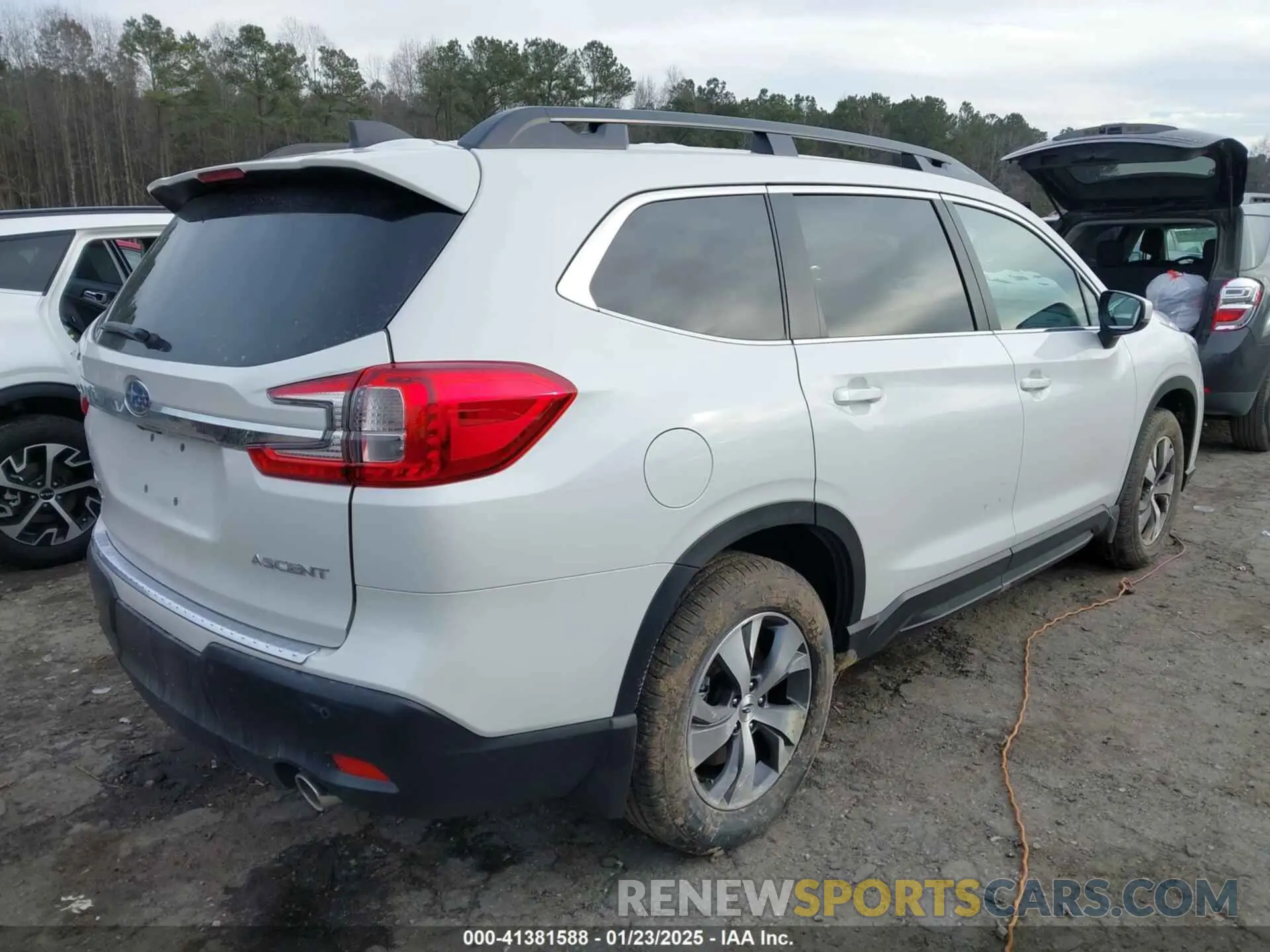 4 Photograph of a damaged car 4S4WMAED0R3457088 SUBARU ASCENT 2024