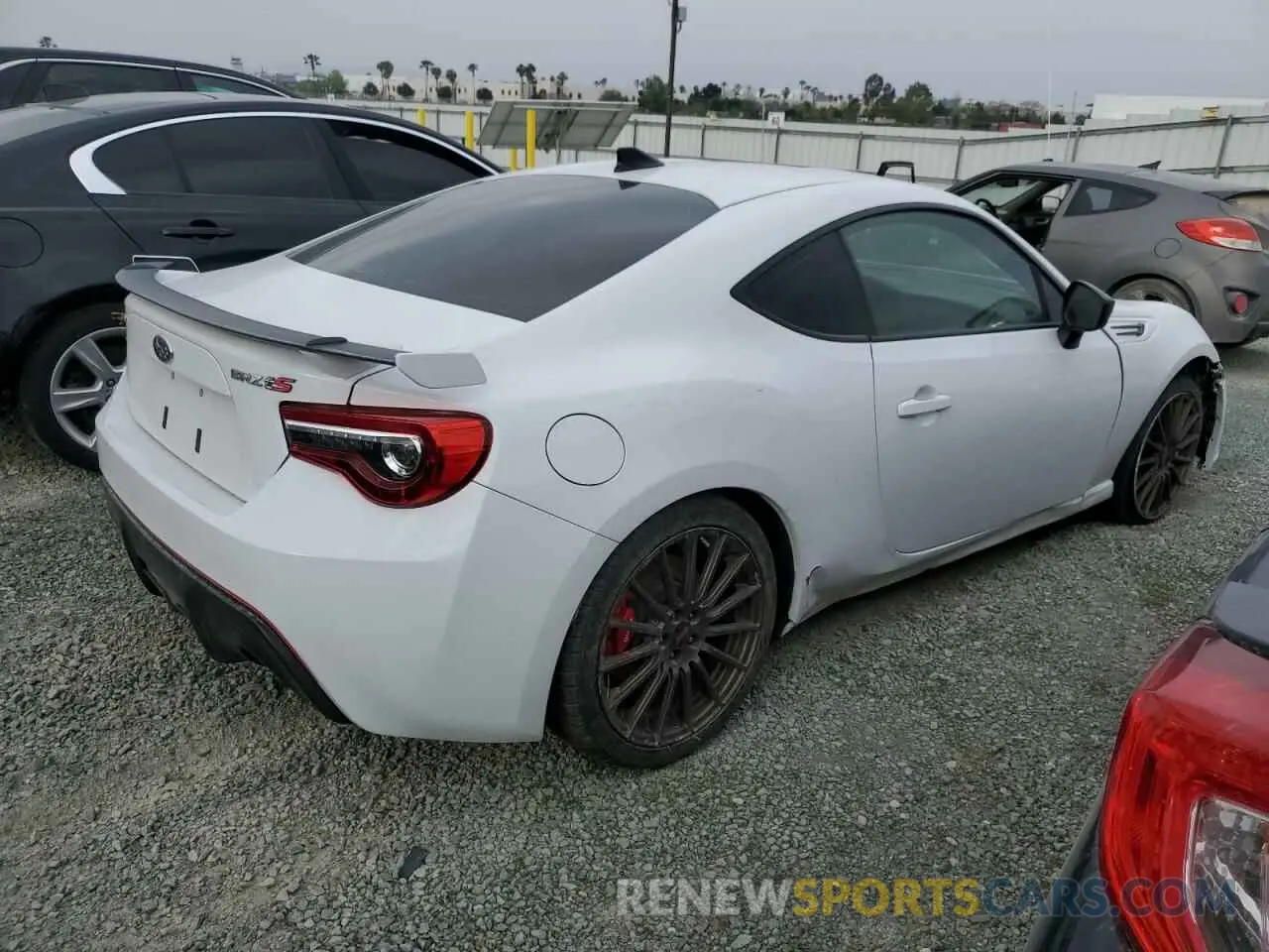 3 Фотография поврежденного автомобиля JF1ZCAD11L9700557 SUBARU BRZ 2020