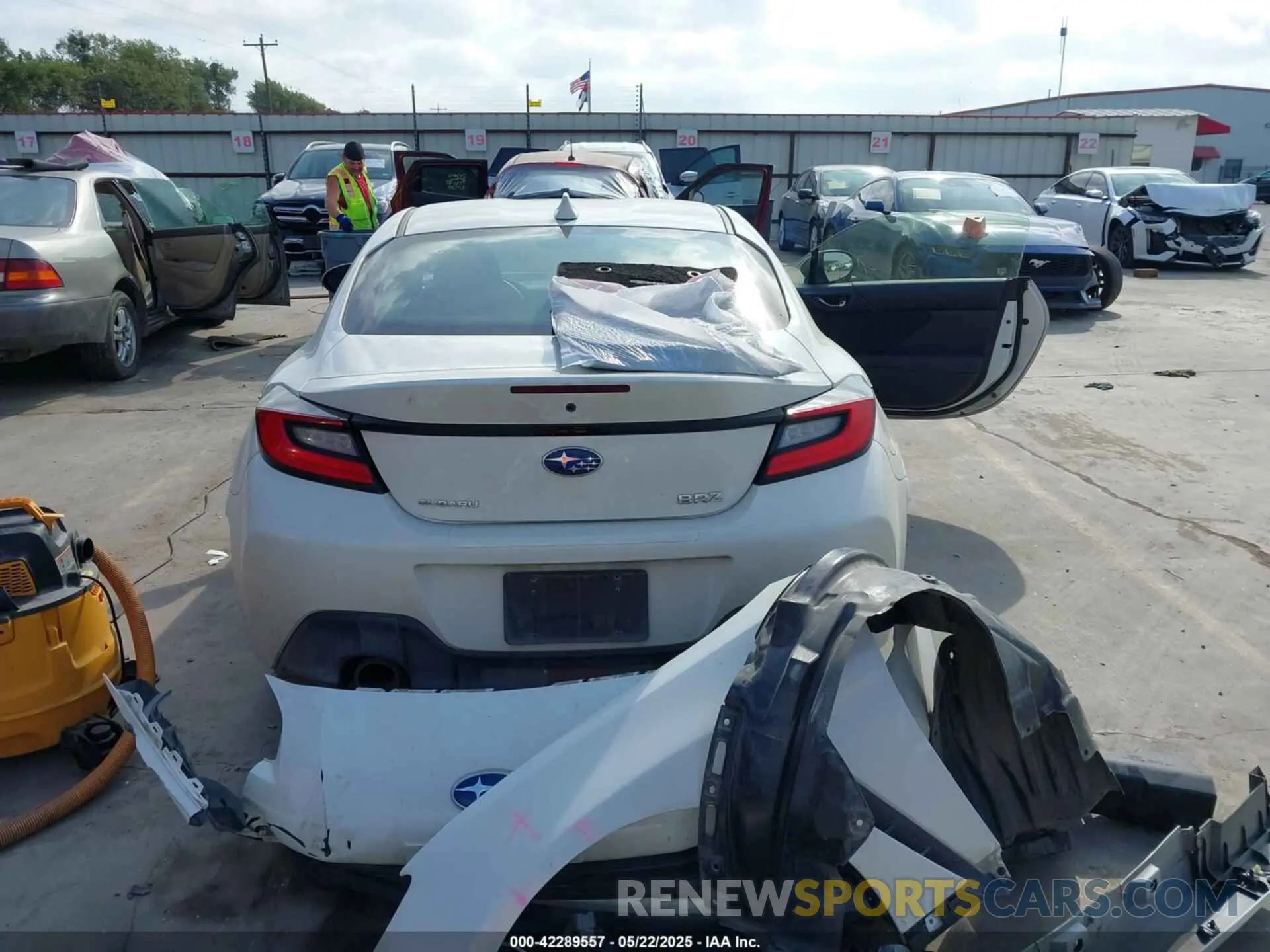 16 Photograph of a damaged car JF1ZDBC10N8702233 SUBARU BRZ 2022