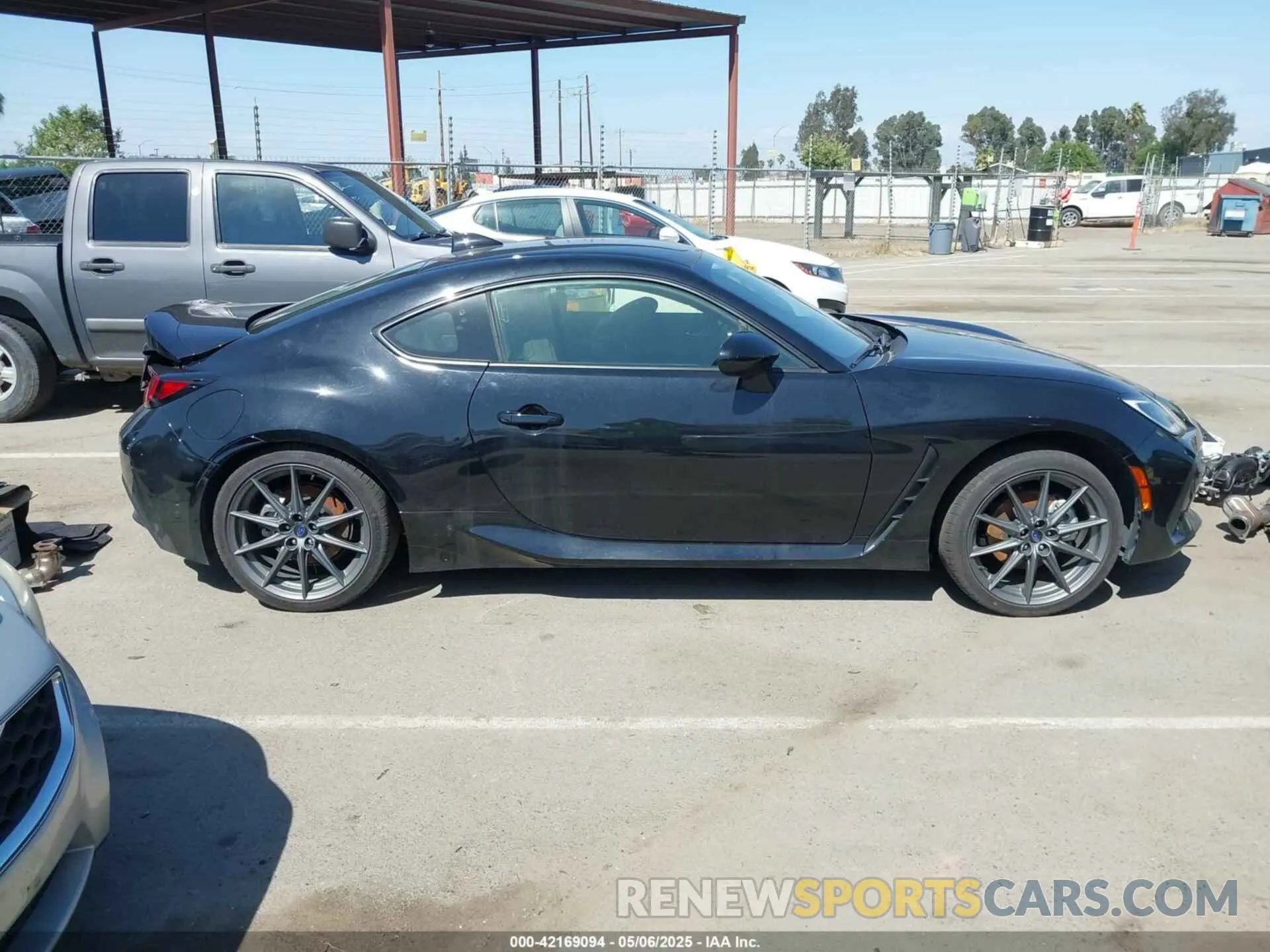 14 Photograph of a damaged car JF1ZDBE11P9707404 SUBARU BRZ 2023