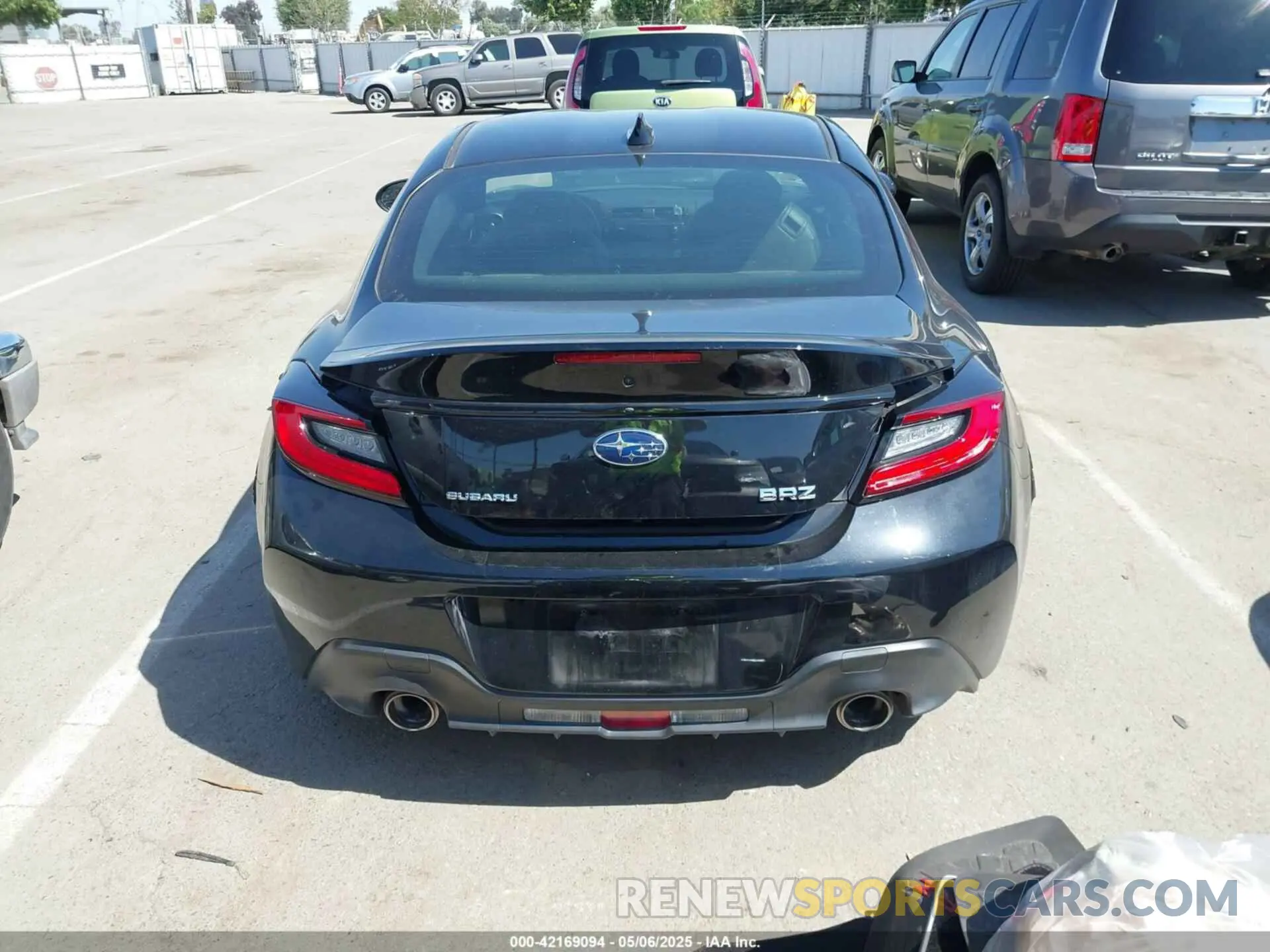 17 Photograph of a damaged car JF1ZDBE11P9707404 SUBARU BRZ 2023