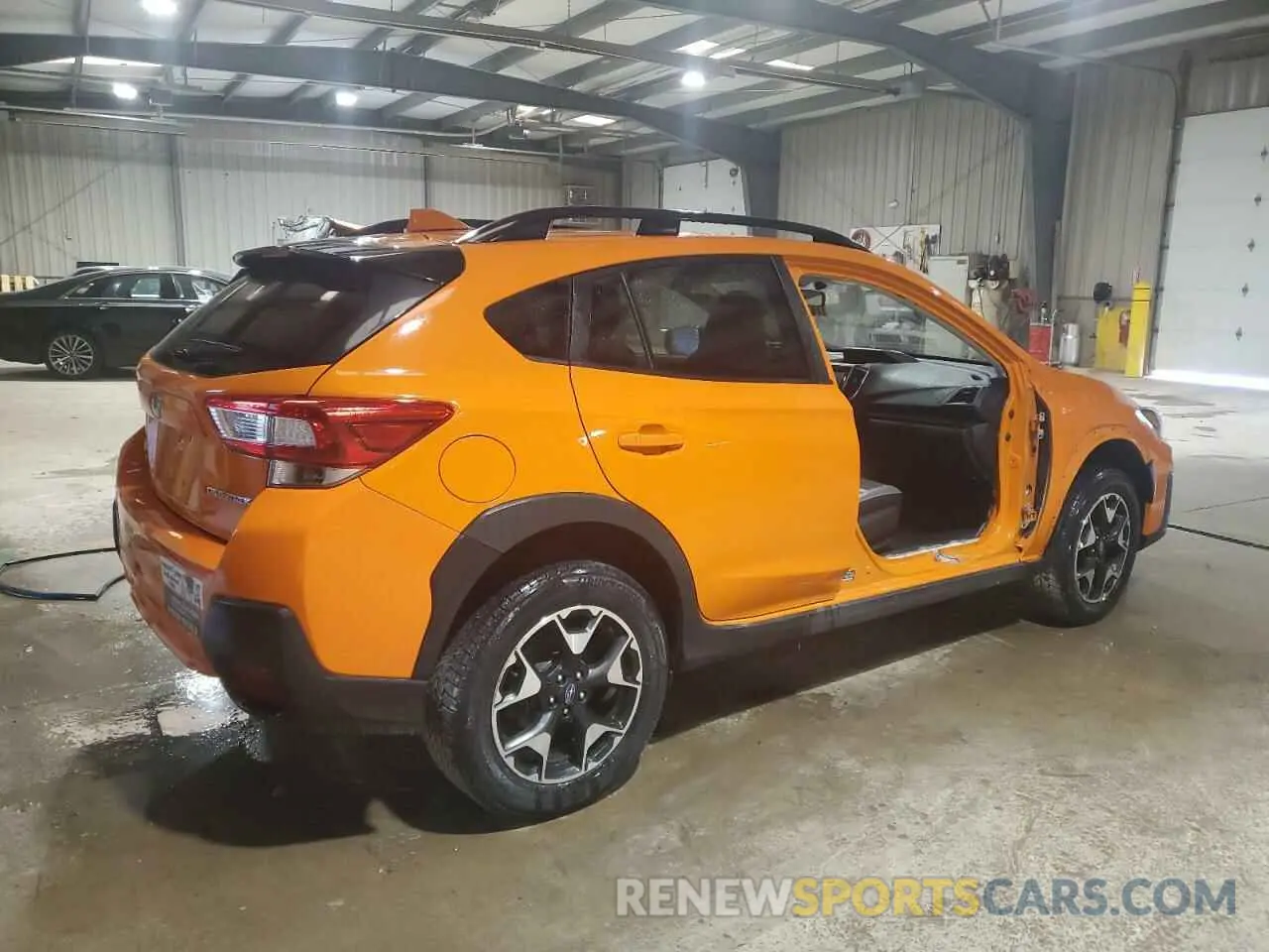 3 Фотография поврежденного автомобиля JF2GTADC7K8239597 SUBARU CROSSTREK 2019