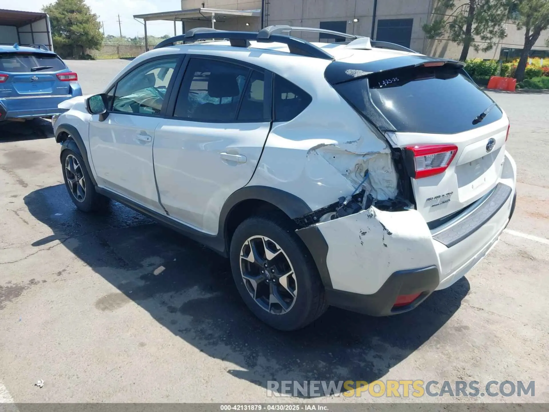 3 Фотография поврежденного автомобиля JF2GTAEC3K8236338 SUBARU CROSSTREK 2019