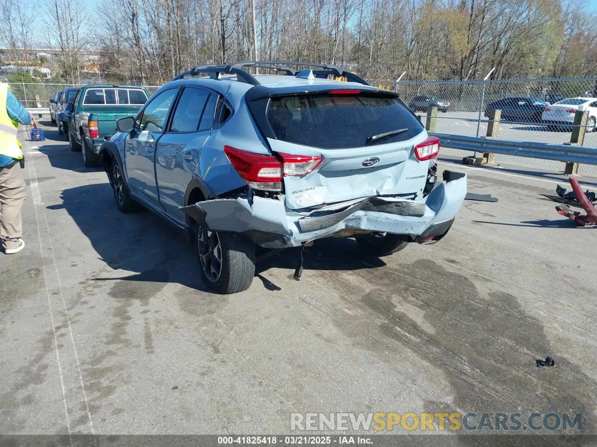 3 Фотография поврежденного автомобиля JF2GTAEC6K8266255 SUBARU CROSSTREK 2019