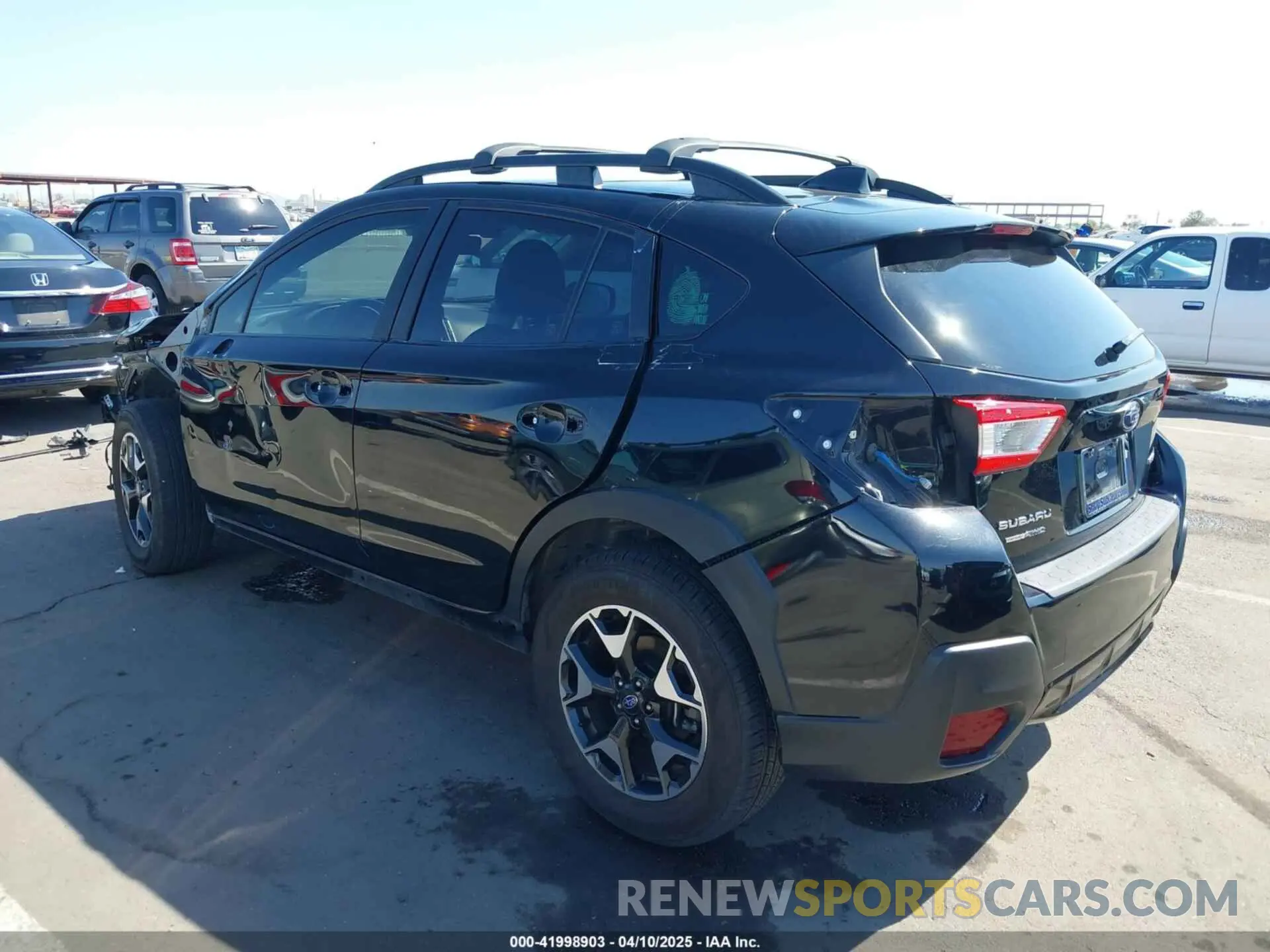 3 Фотография поврежденного автомобиля JF2GTAEC8KH251546 SUBARU CROSSTREK 2019