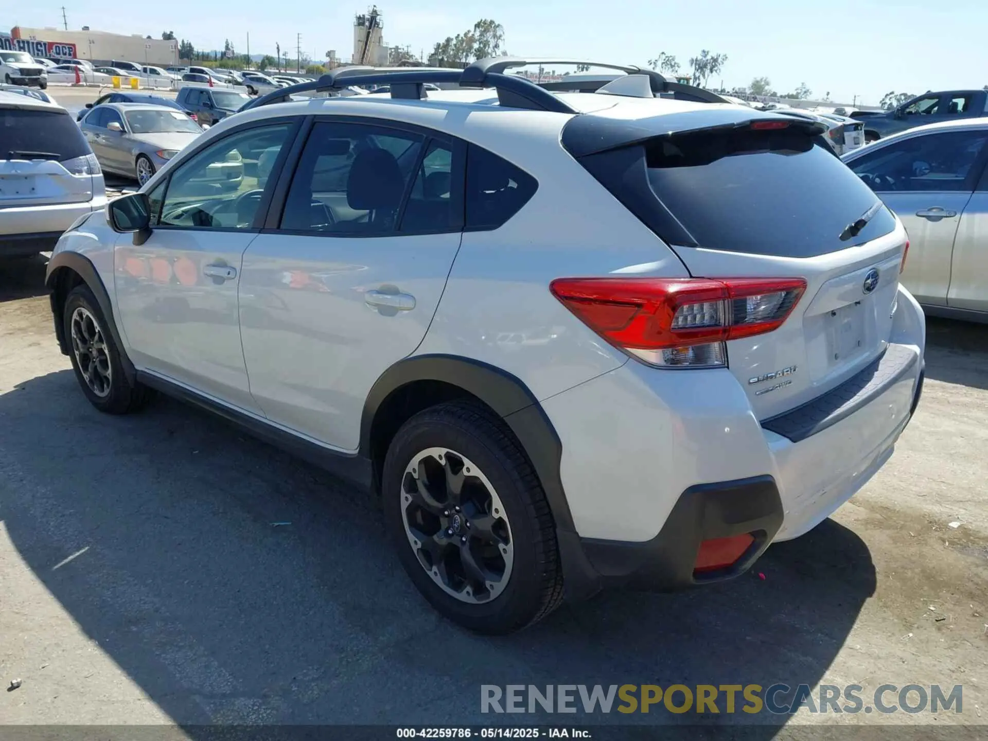 3 Фотография поврежденного автомобиля JF2GTAEC6N8220560 SUBARU CROSSTREK 2022