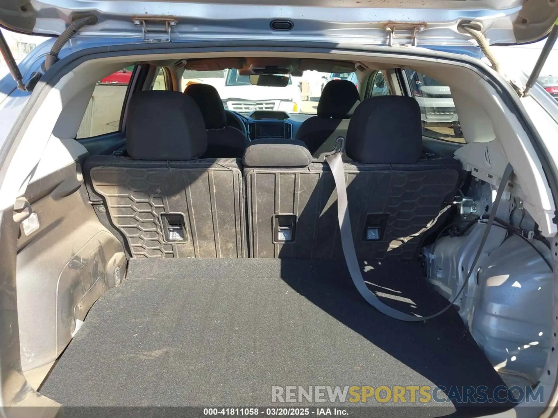 18 Фотография поврежденного автомобиля JF2GTABCXP8220620 SUBARU CROSSTREK 2023