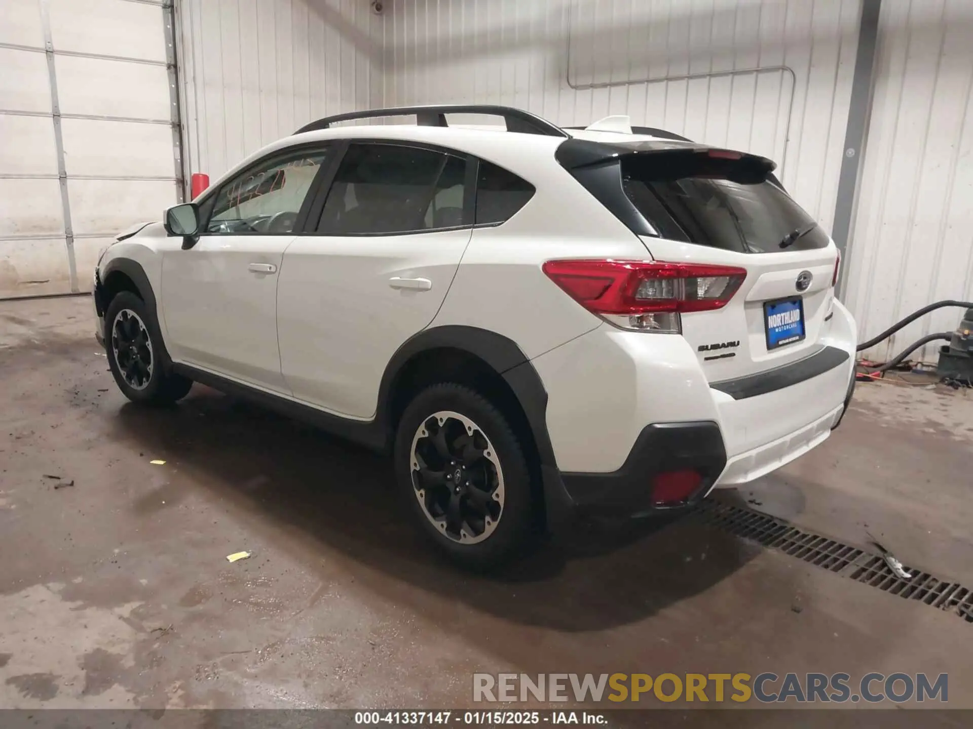 3 Фотография поврежденного автомобиля JF2GTAPCXP8211022 SUBARU CROSSTREK 2023