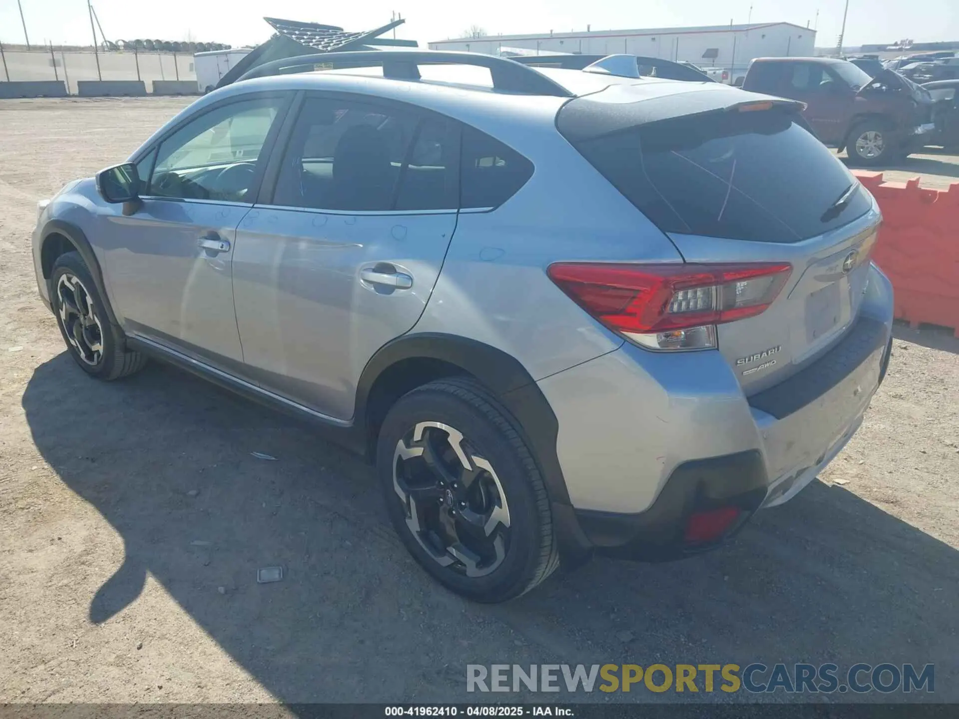 3 Фотография поврежденного автомобиля JF2GTHMC7P8222170 SUBARU CROSSTREK 2023