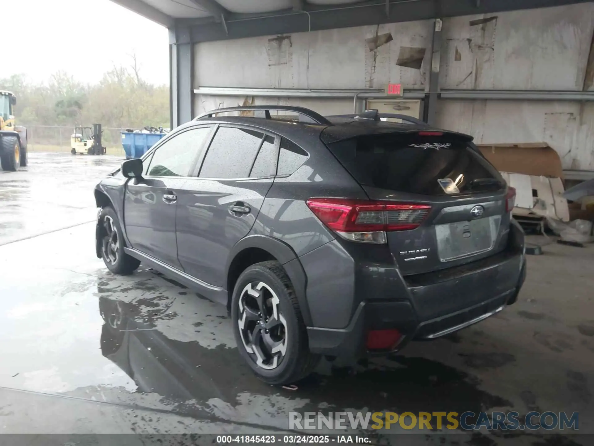 3 Фотография поврежденного автомобиля JF2GTHNC8PH236478 SUBARU CROSSTREK 2023