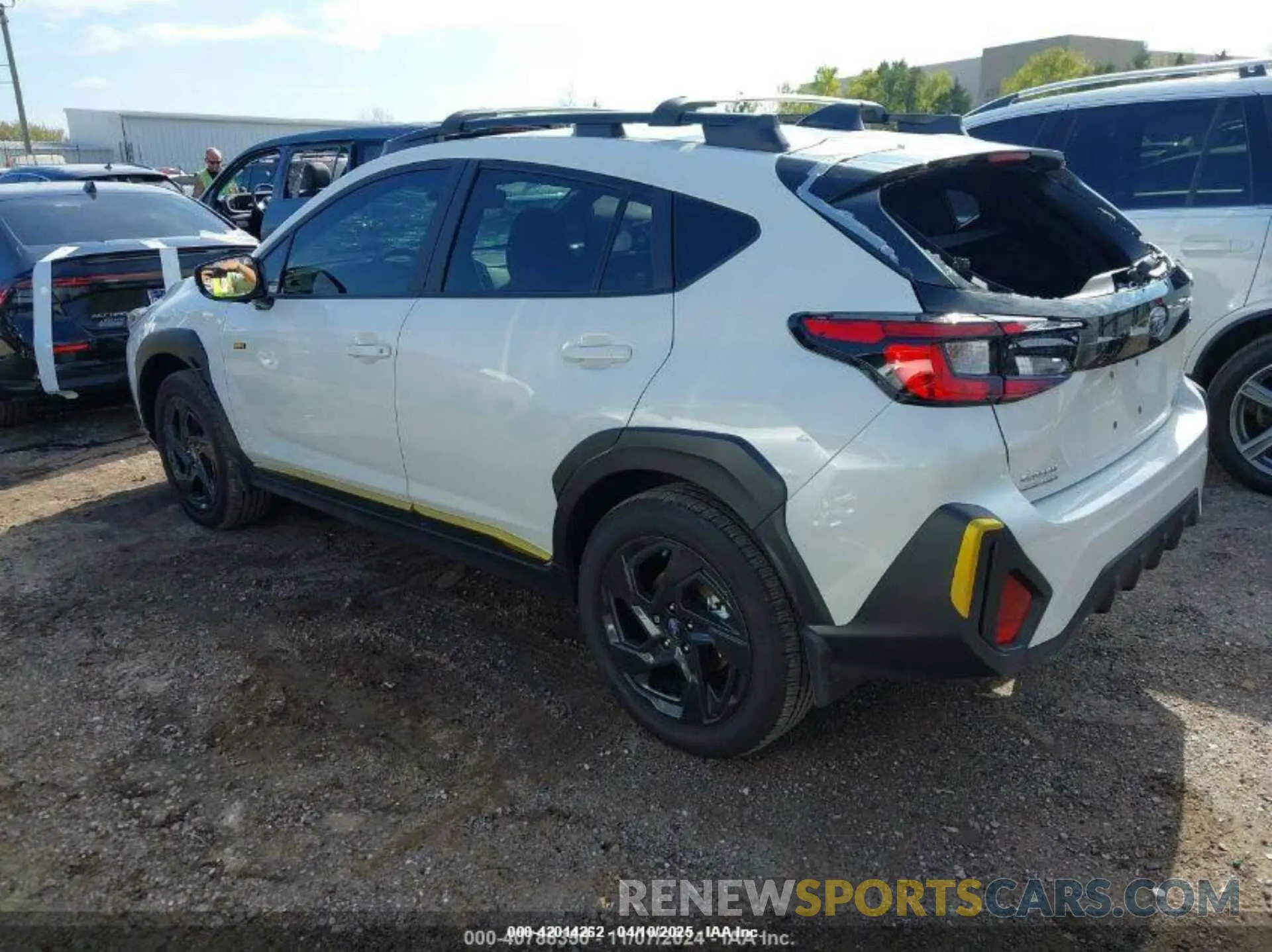 3 Фотография поврежденного автомобиля 4S4GUHF65R3808073 SUBARU CROSSTREK 2024