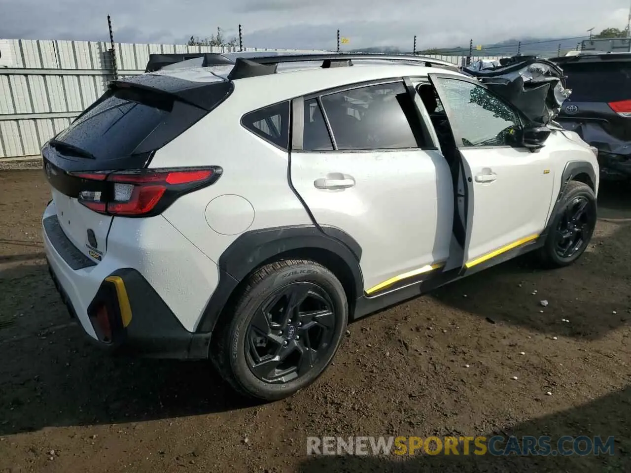 3 Фотография поврежденного автомобиля 4S4GUHF67R3825361 SUBARU CROSSTREK 2024
