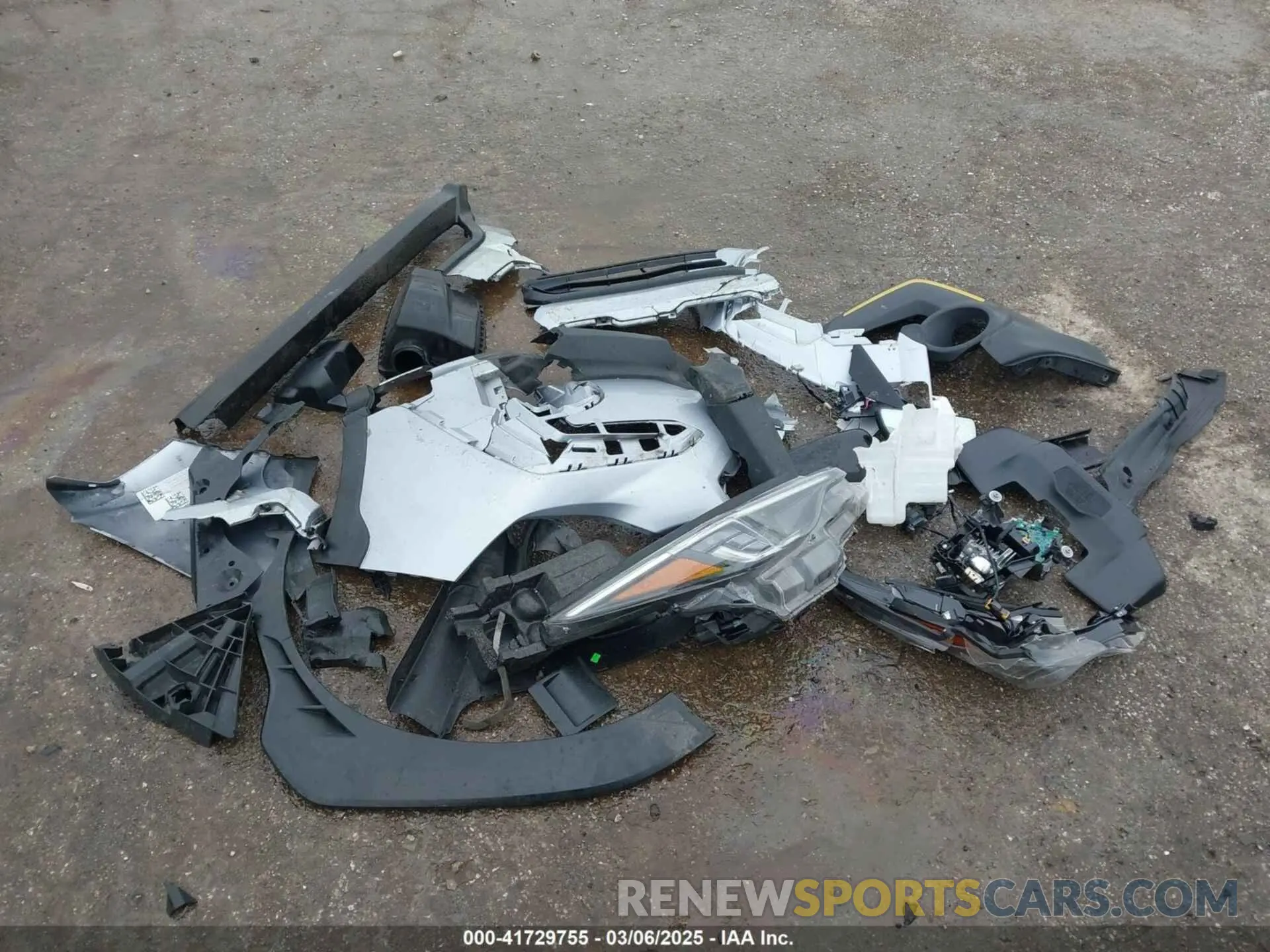 12 Photograph of a damaged car 4S4GUHF69R3731871 SUBARU CROSSTREK 2024
