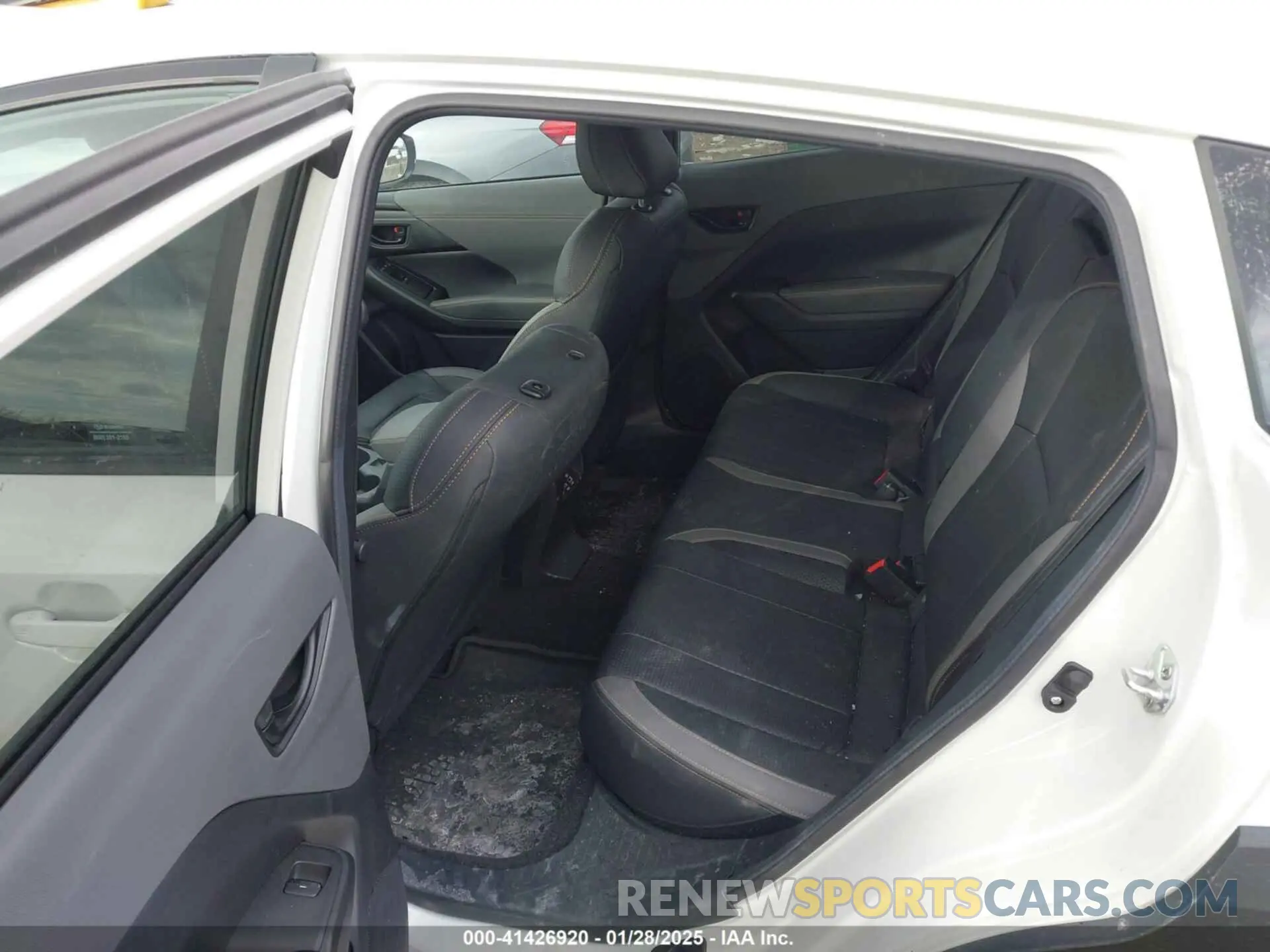 8 Photograph of a damaged car 4S4GUHT63R3736164 SUBARU CROSSTREK 2024