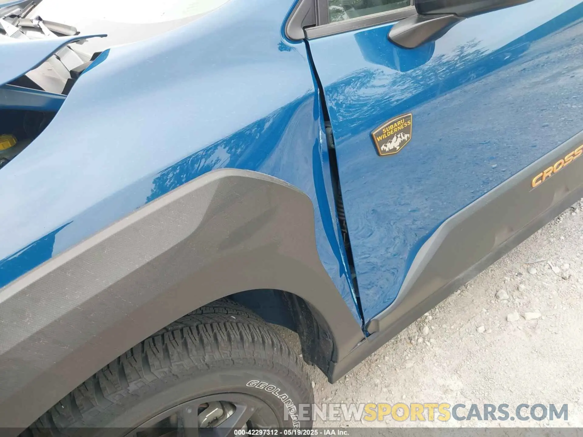 18 Photograph of a damaged car 4S4GUHT67R3755977 SUBARU CROSSTREK 2024