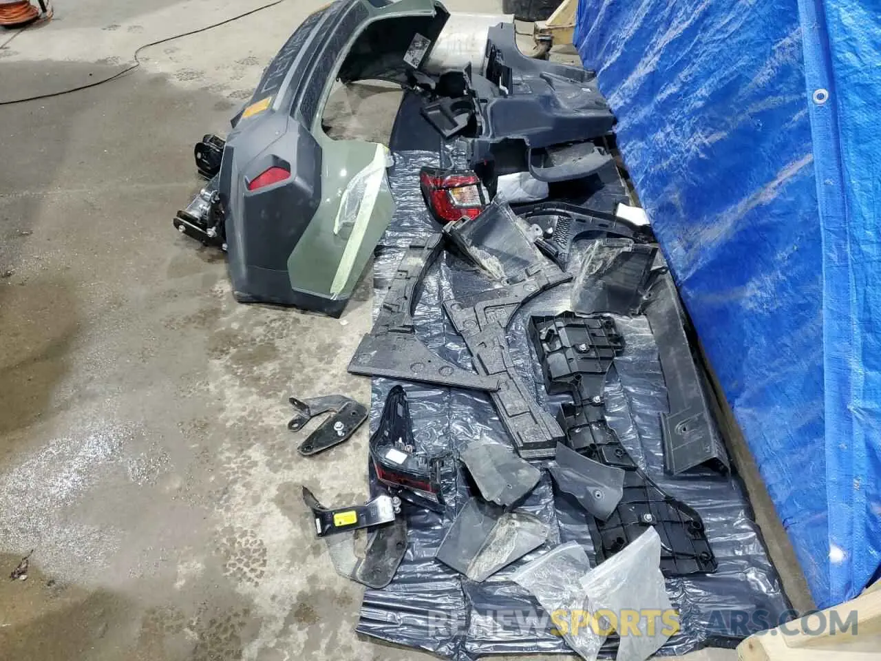 13 Photograph of a damaged car 4S4GUHU64R3744093 SUBARU CROSSTREK 2024