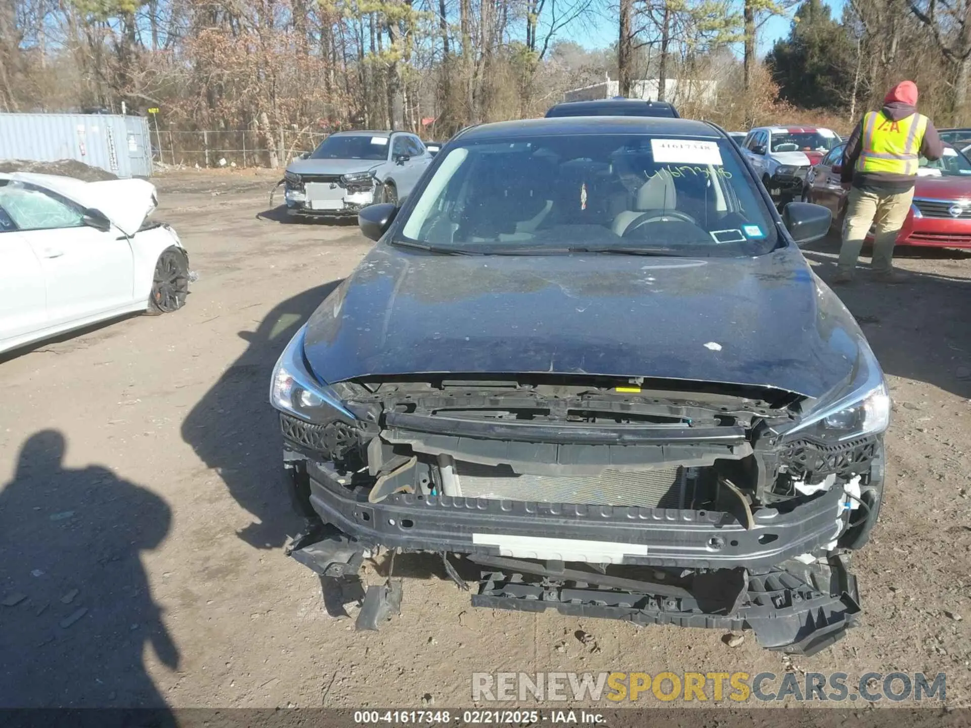 12 Фотография поврежденного автомобиля JF2GUABC1R8255790 SUBARU CROSSTREK 2024
