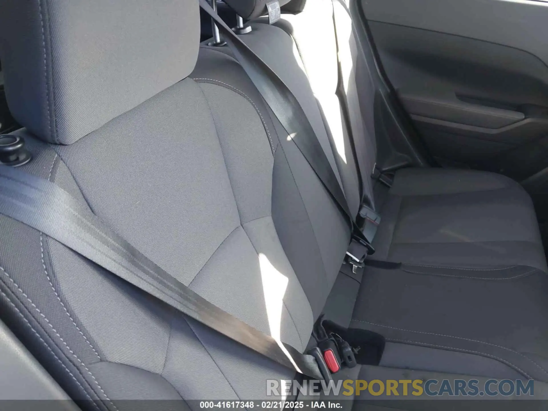 8 Фотография поврежденного автомобиля JF2GUABC1R8255790 SUBARU CROSSTREK 2024