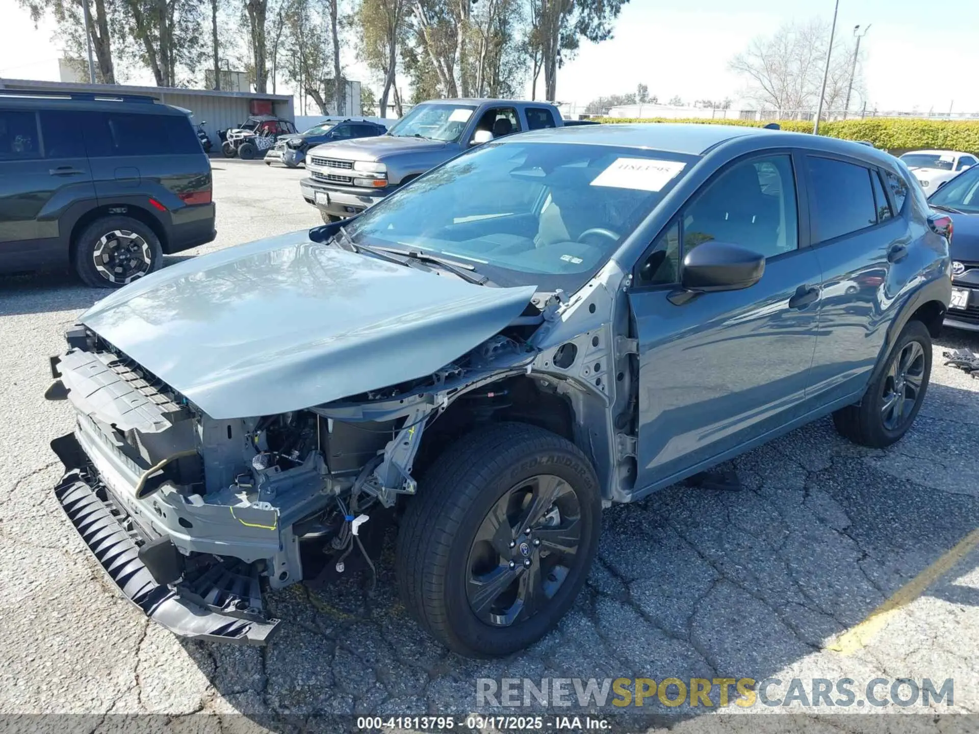 2 Фотография поврежденного автомобиля JF2GUABC3R8297331 SUBARU CROSSTREK 2024