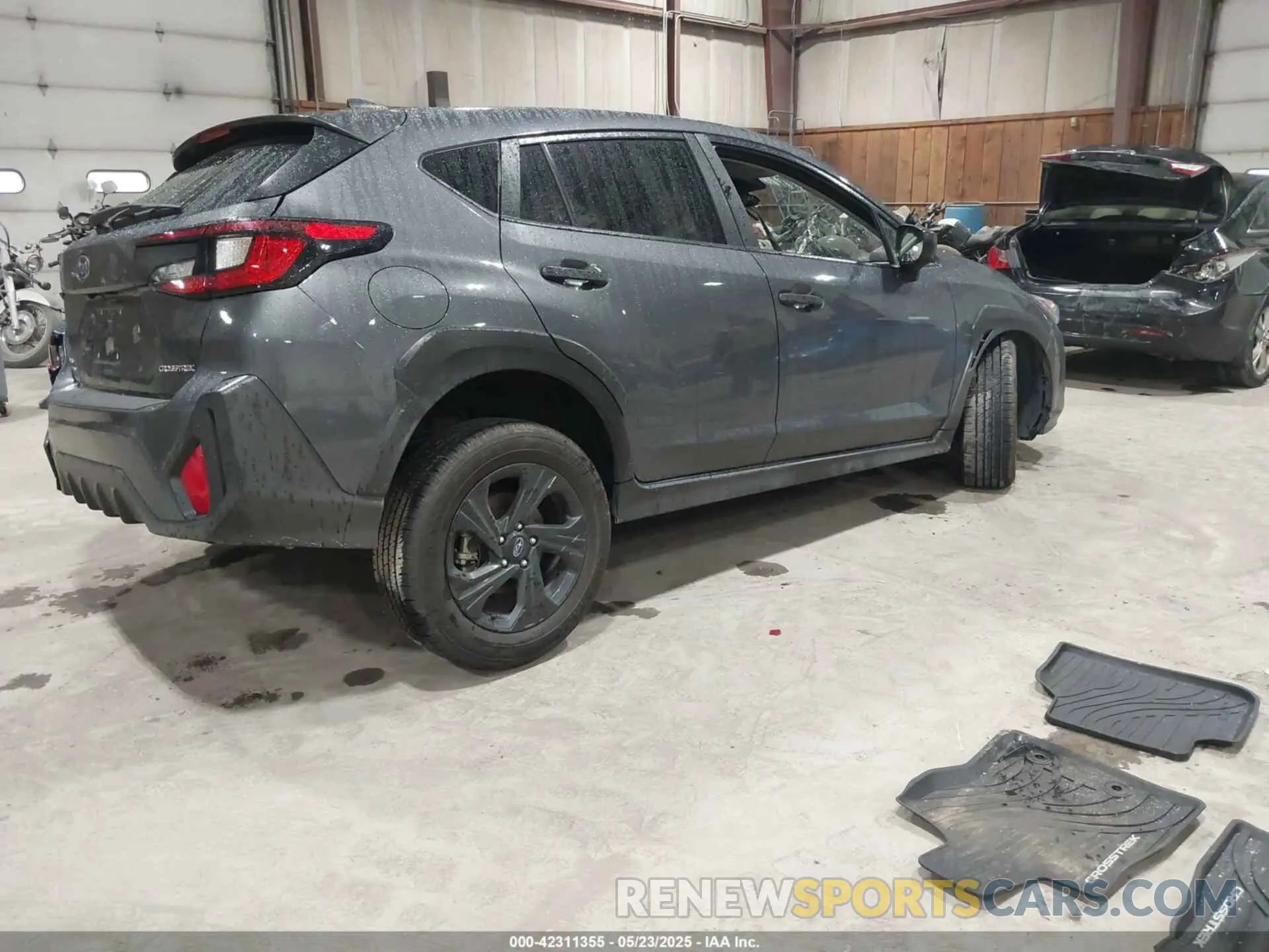 4 Фотография поврежденного автомобиля JF2GUABC7R8216119 SUBARU CROSSTREK 2024