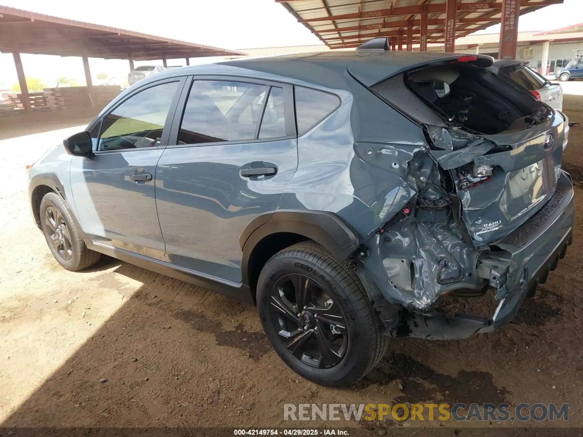 3 Фотография поврежденного автомобиля JF2GUABC7R8348667 SUBARU CROSSTREK 2024