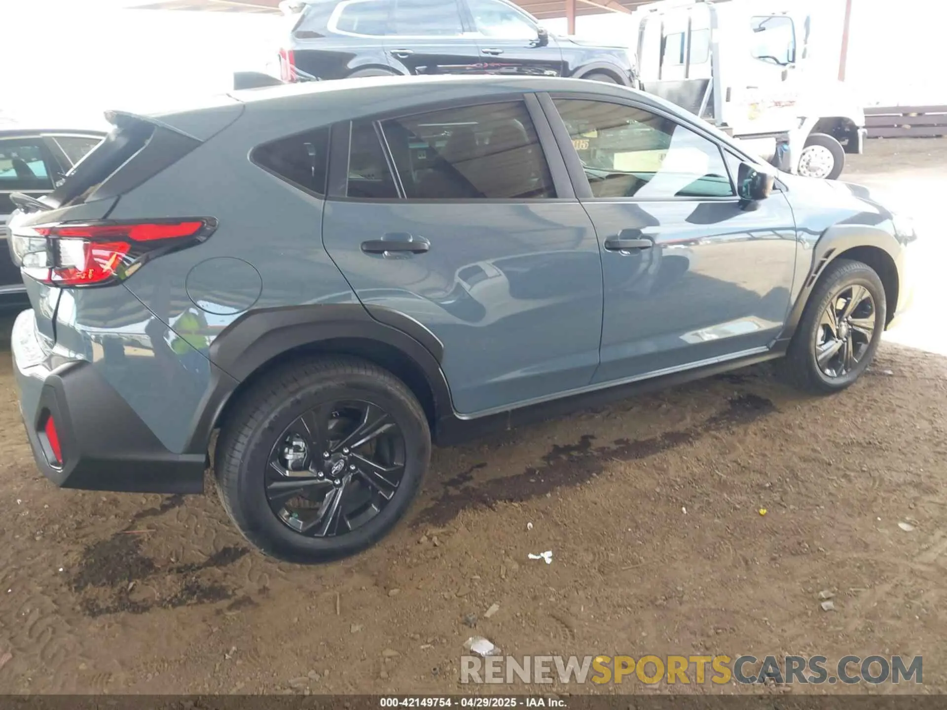 4 Фотография поврежденного автомобиля JF2GUABC7R8348667 SUBARU CROSSTREK 2024