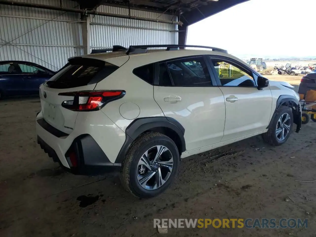 3 Фотография поврежденного автомобиля JF2GUADC4R8244229 SUBARU CROSSTREK 2024