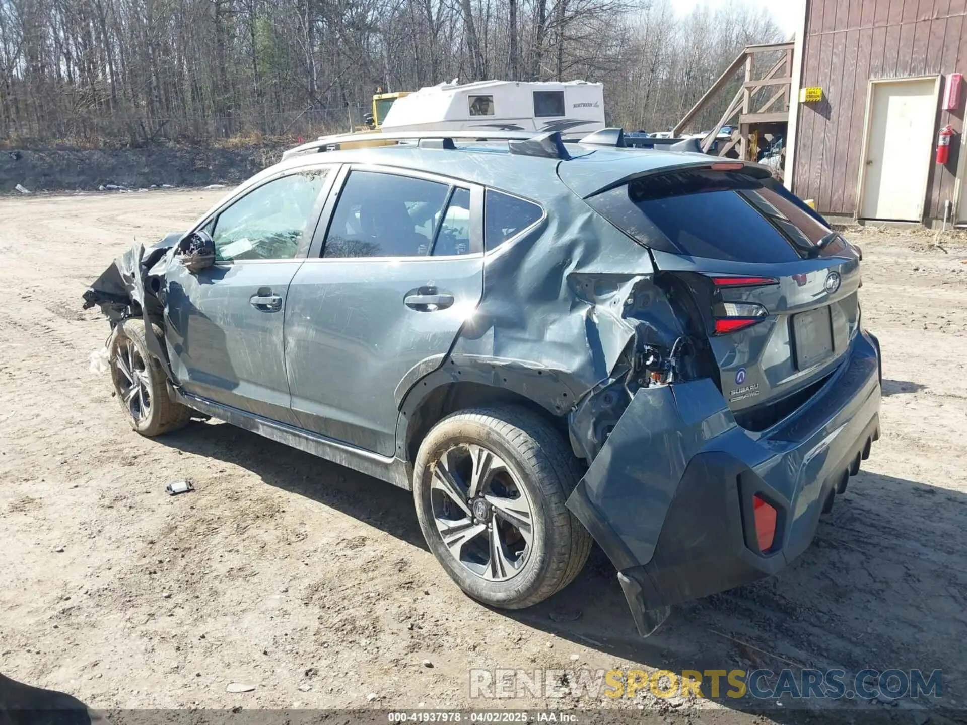 3 Фотография поврежденного автомобиля JF2GUADC5R8339205 SUBARU CROSSTREK 2024
