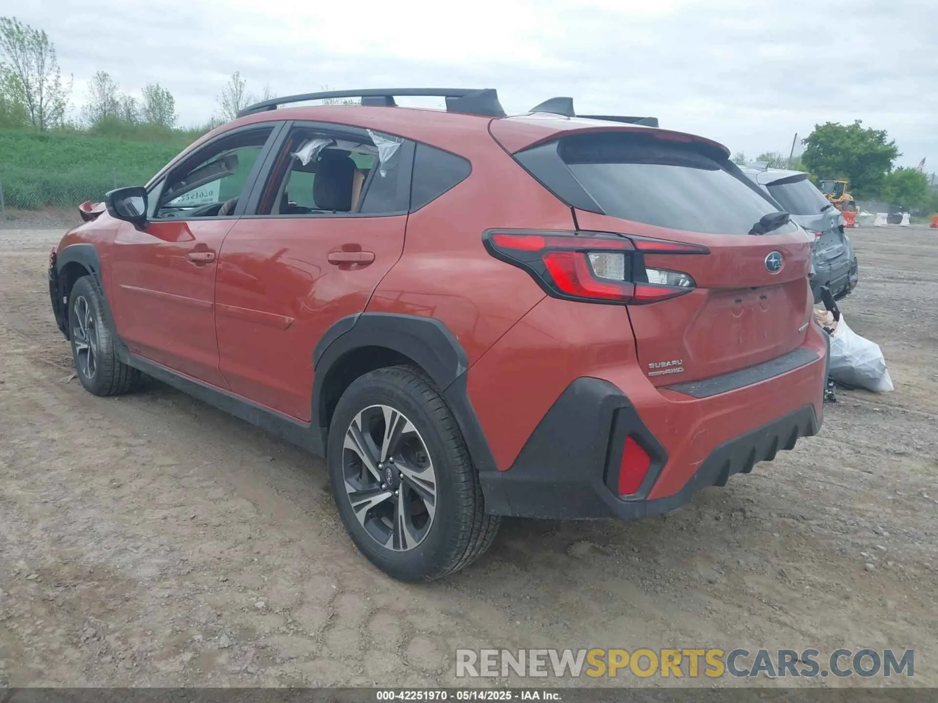 3 Фотография поврежденного автомобиля JF2GUADC6RH302552 SUBARU CROSSTREK 2024