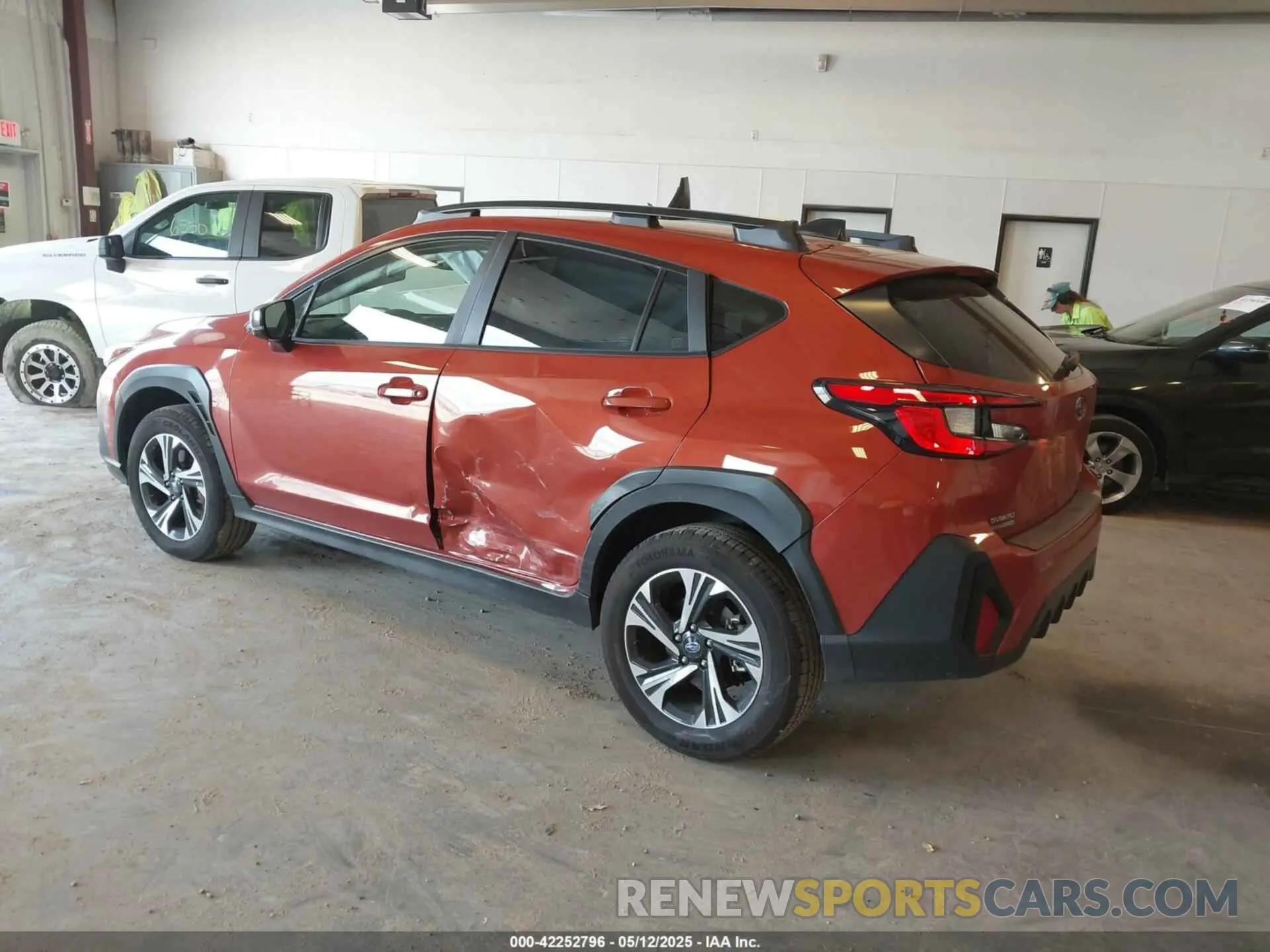 3 Фотография поврежденного автомобиля JF2GUADCXRH389615 SUBARU CROSSTREK 2024