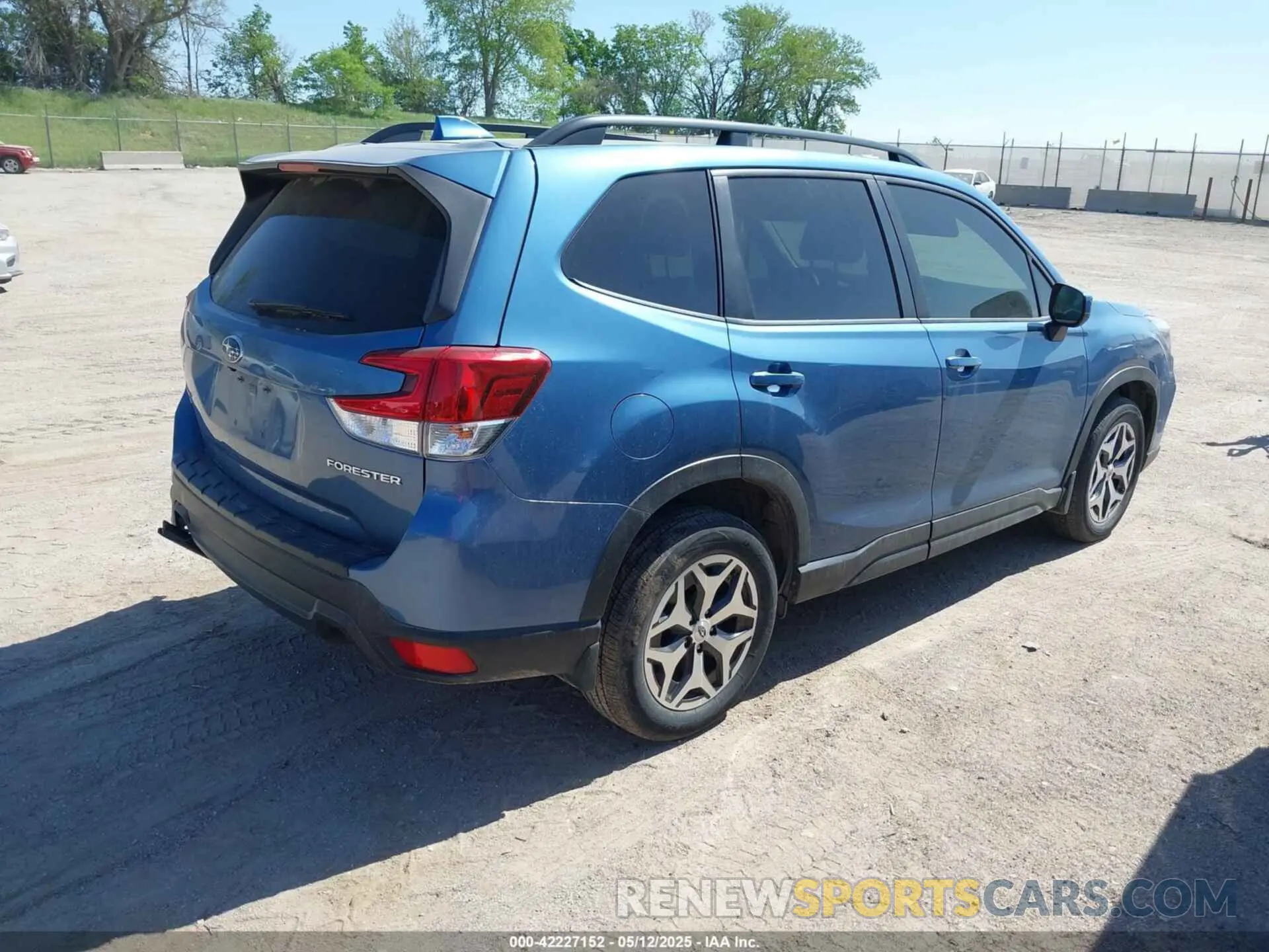 4 Photograph of a damaged car JF2SKAGC1KH545610 SUBARU FORESTER 2019
