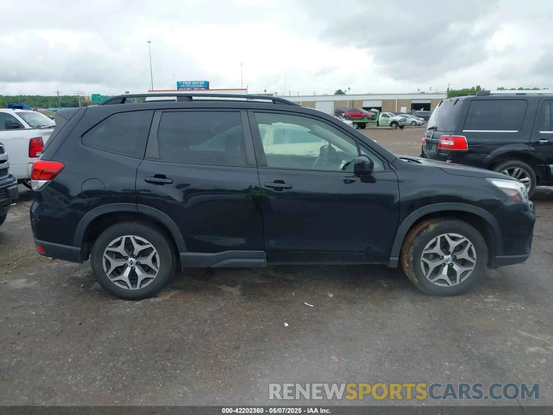 13 Photograph of a damaged car JF2SKAJC7MH565601 SUBARU FORESTER 2021