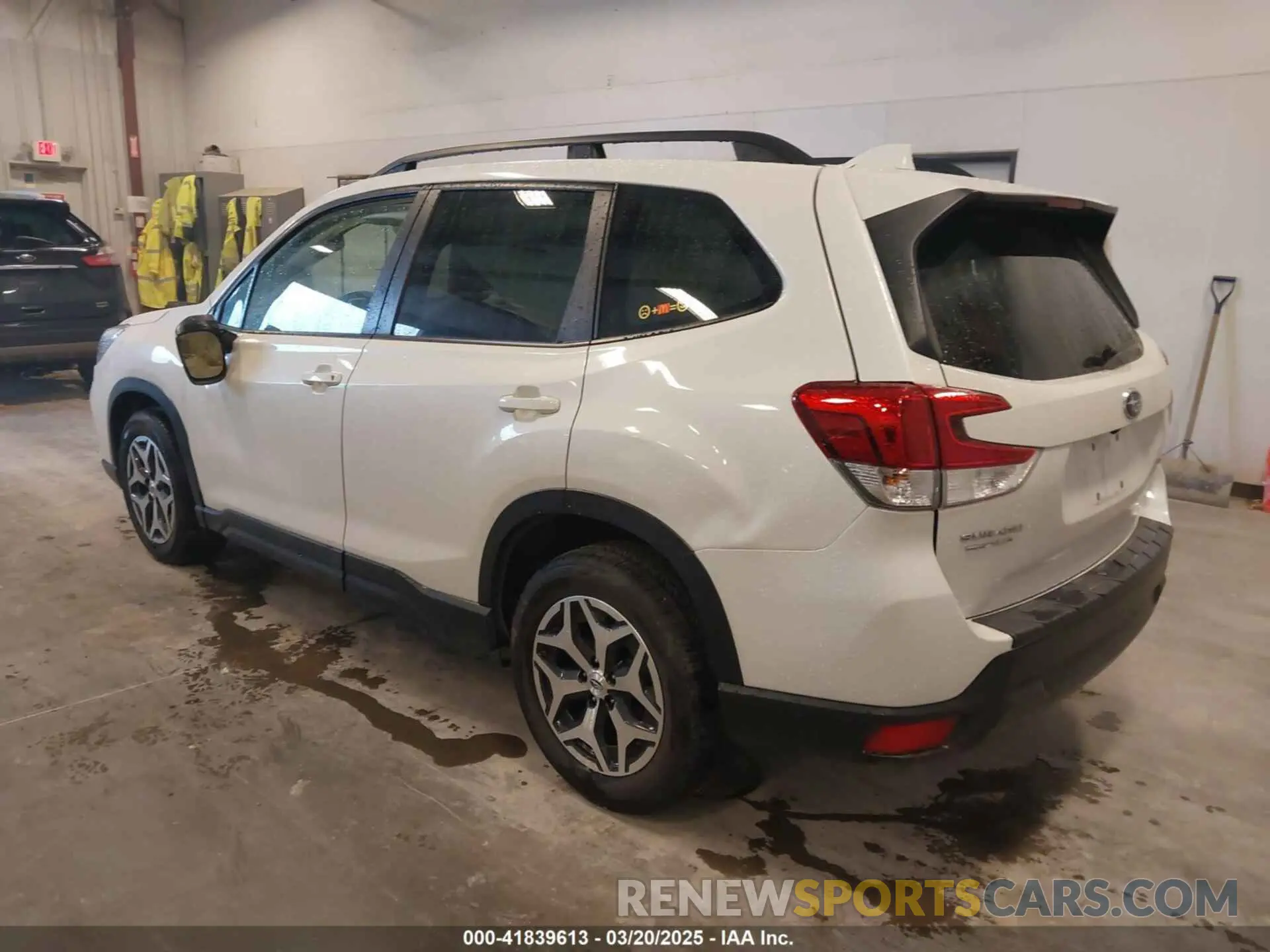 3 Фотография поврежденного автомобиля JF2SKAJCXMH496788 SUBARU FORESTER 2021
