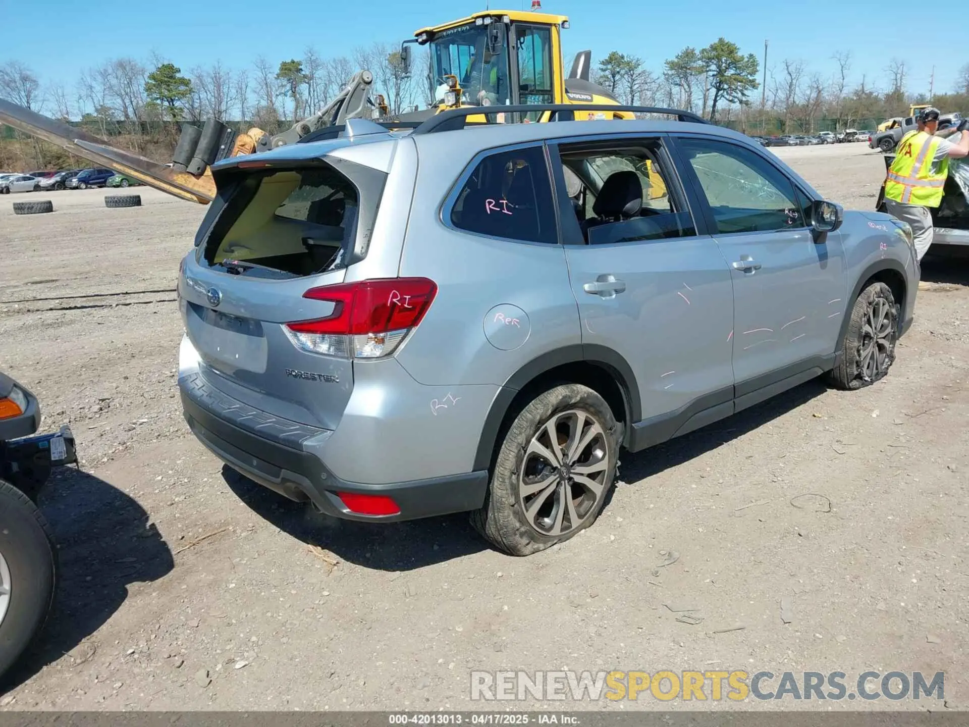 4 Photograph of a damaged car JF2SKAUC6MH442514 SUBARU FORESTER 2021