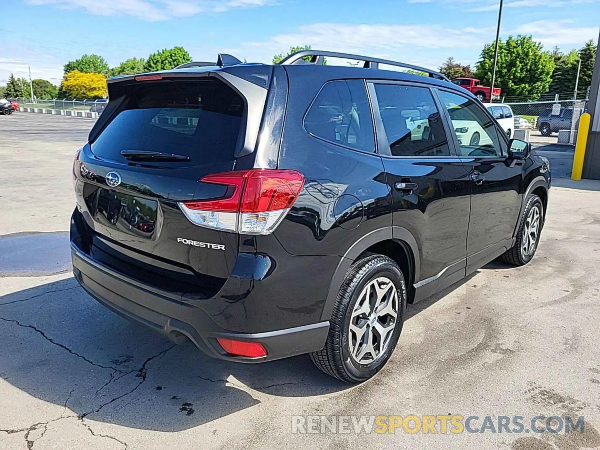 18 Photograph of a damaged car JF2SKAEC0NH433548 SUBARU FORESTER 2022