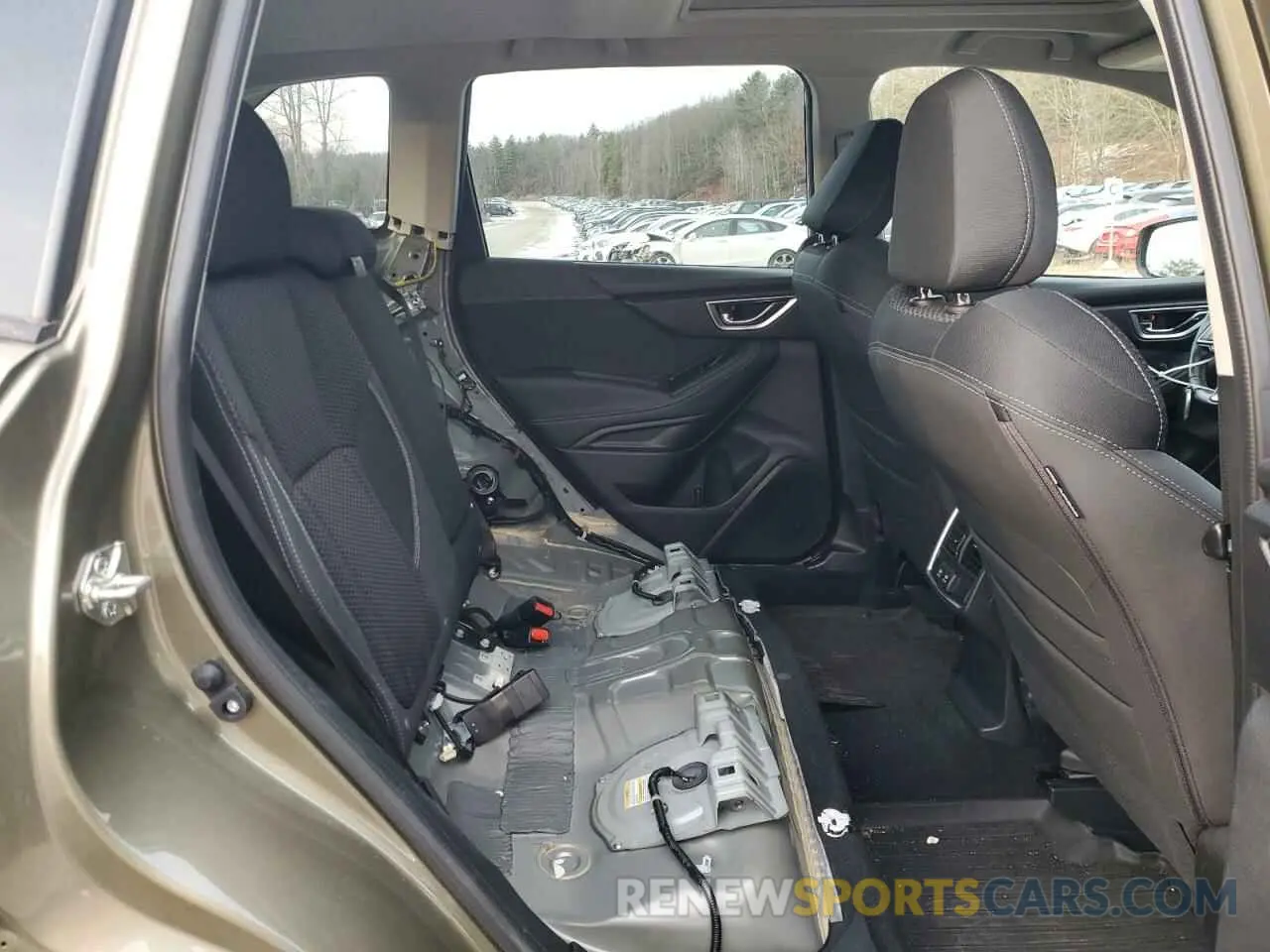 11 Photograph of a damaged car JF2SKAEC4NH415182 SUBARU FORESTER 2022