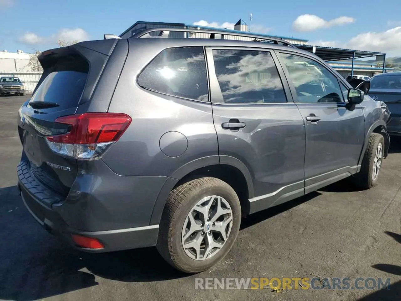 3 Фотография поврежденного автомобиля JF2SKAEC6PH511768 SUBARU FORESTER 2023