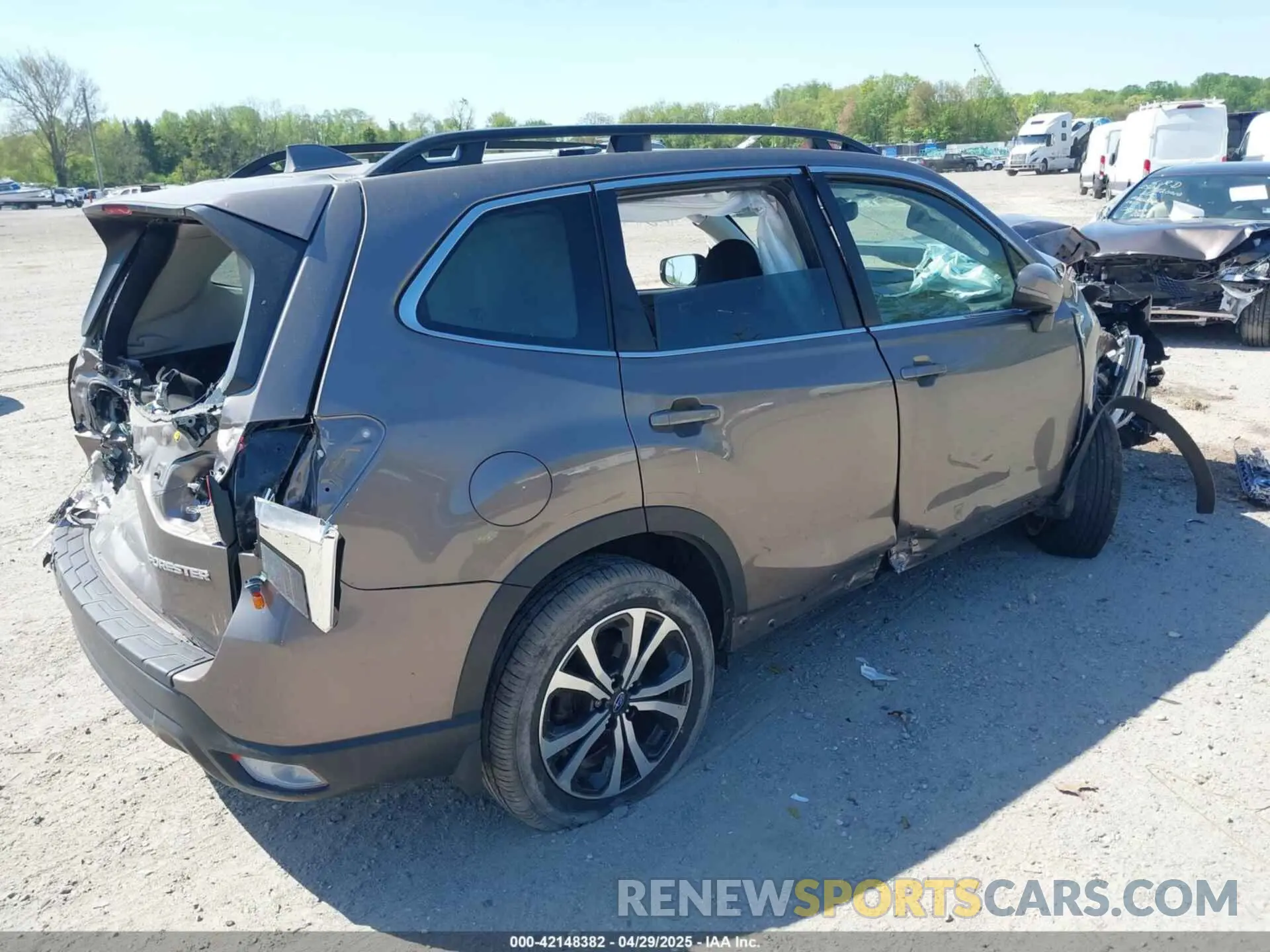 4 Photograph of a damaged car JF2SKANC0PH548072 SUBARU FORESTER 2023