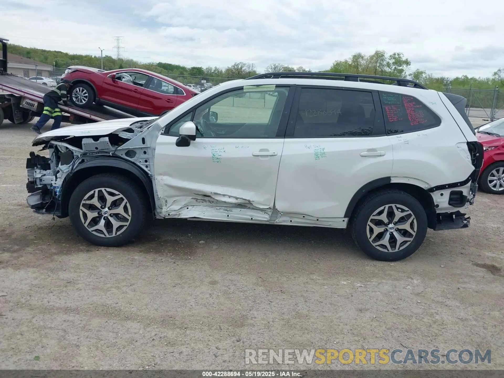 14 Фотография поврежденного автомобиля JF2SKADC1RH496259 SUBARU FORESTER 2024
