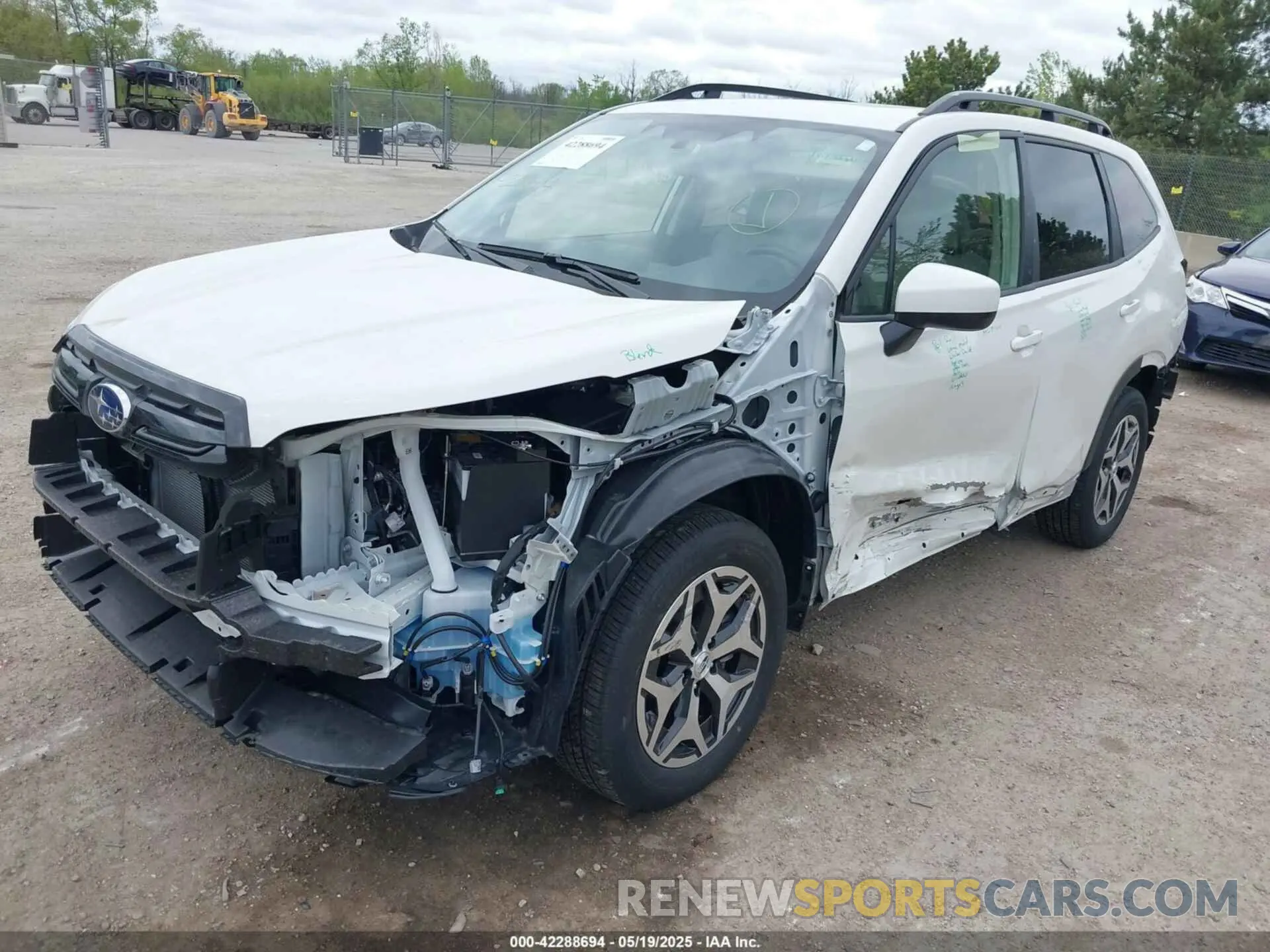 2 Фотография поврежденного автомобиля JF2SKADC1RH496259 SUBARU FORESTER 2024