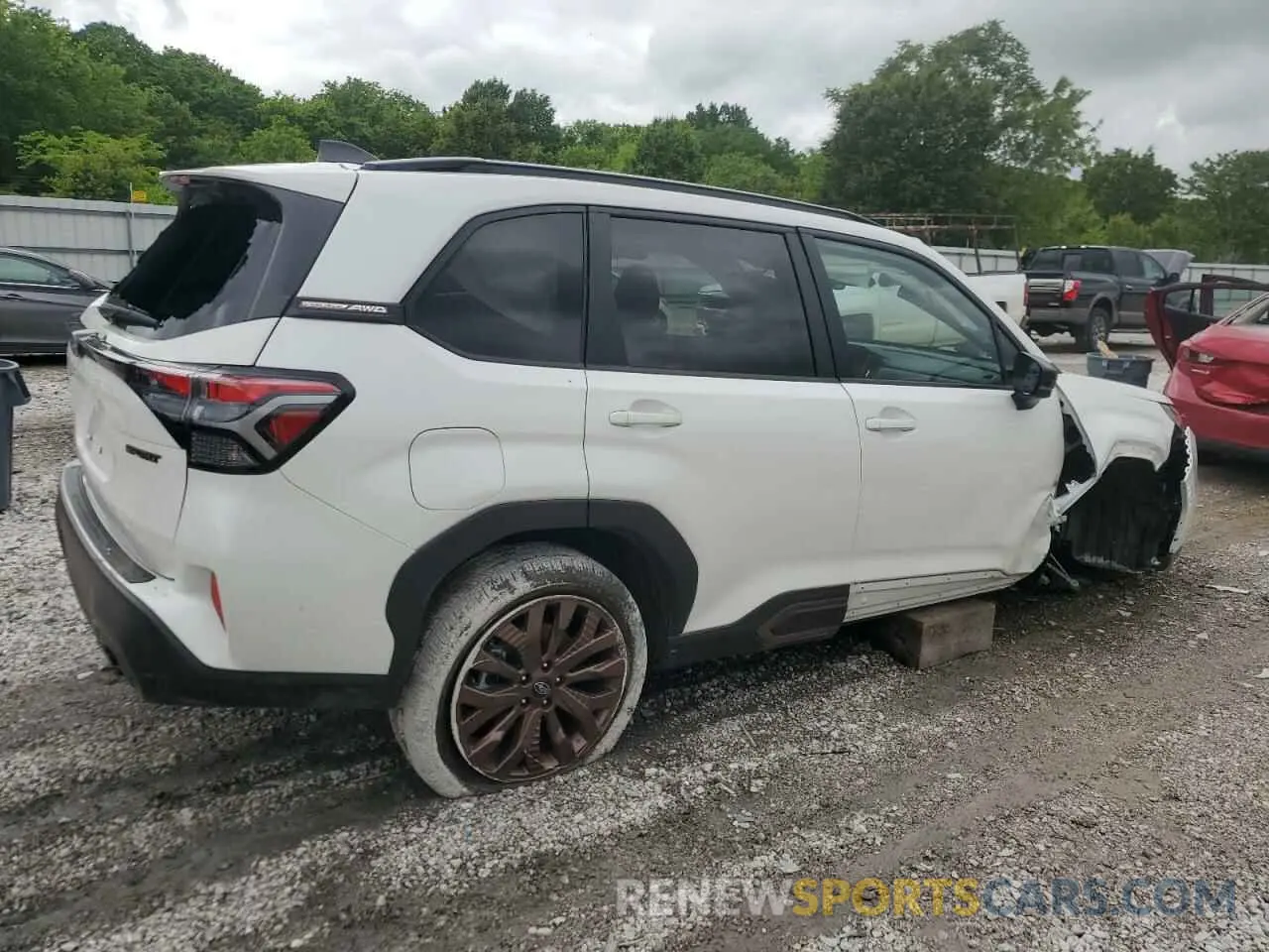 3 Фотография поврежденного автомобиля JF2SLDFC4SH520846 SUBARU FORESTER 2025