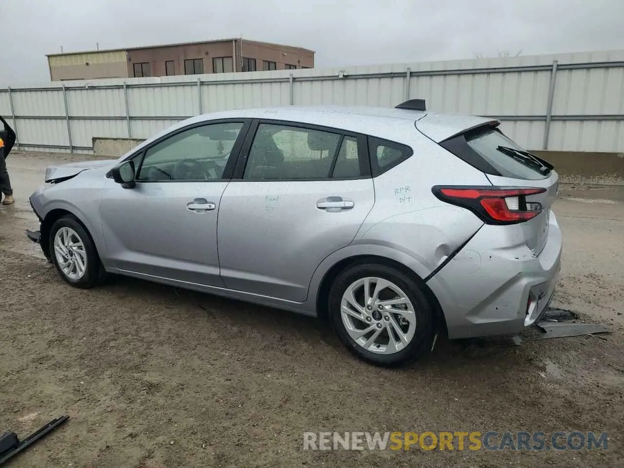 2 Фотография поврежденного автомобиля JF1GUABC6R8383799 SUBARU IMPREZA 2024