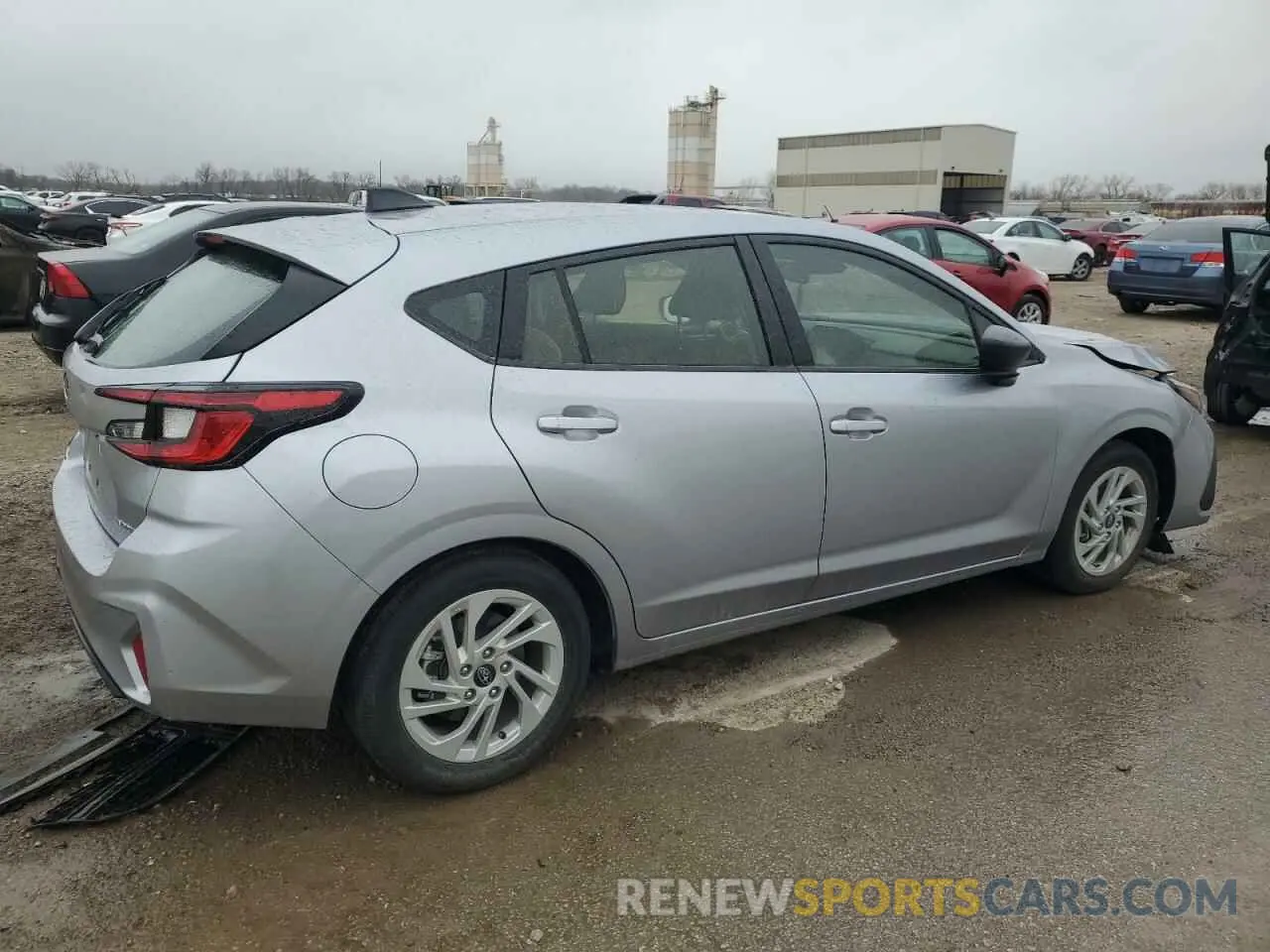 3 Фотография поврежденного автомобиля JF1GUABC6R8383799 SUBARU IMPREZA 2024