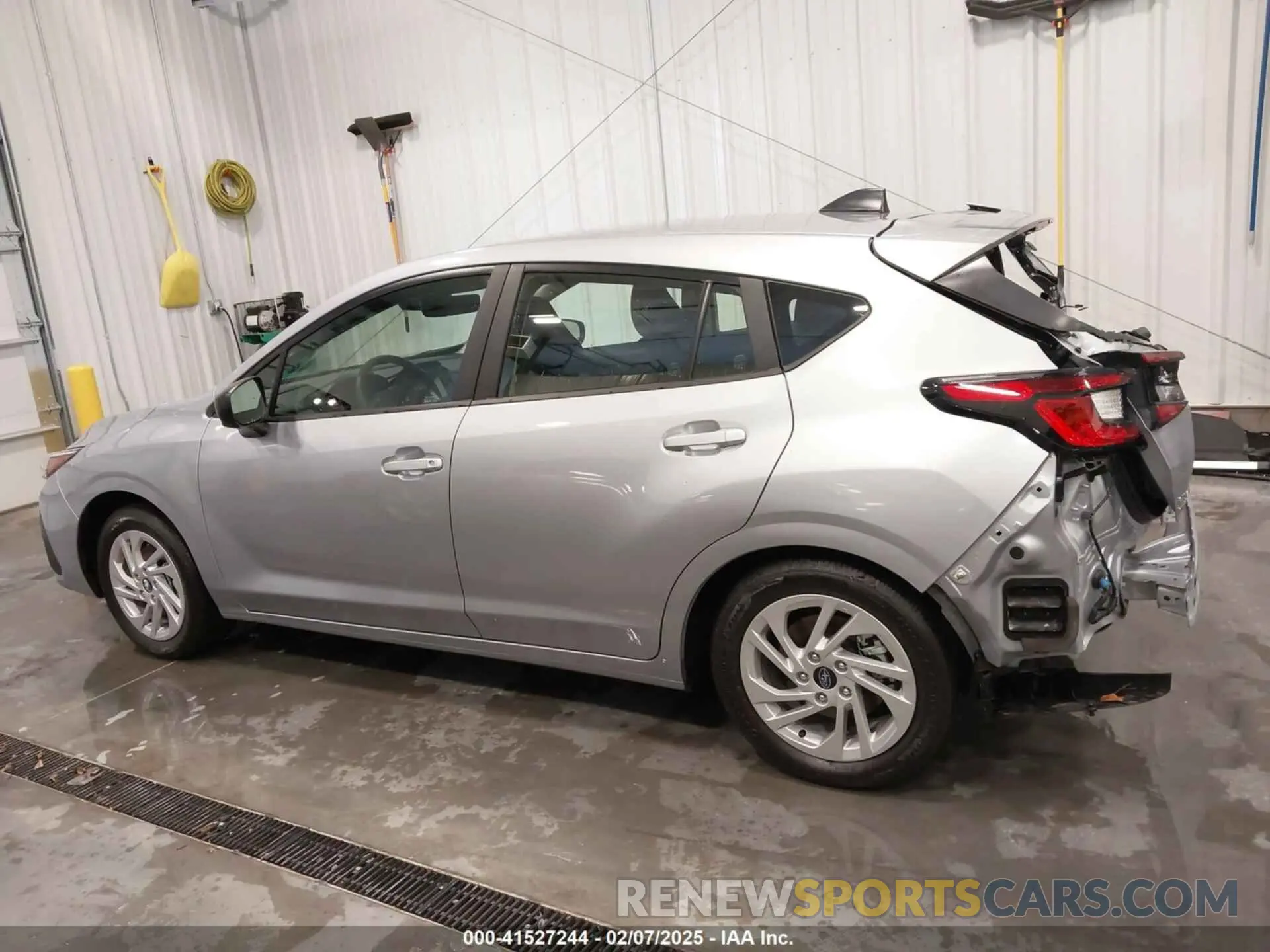 15 Фотография поврежденного автомобиля JF1GUABC8R8878330 SUBARU IMPREZA 2024